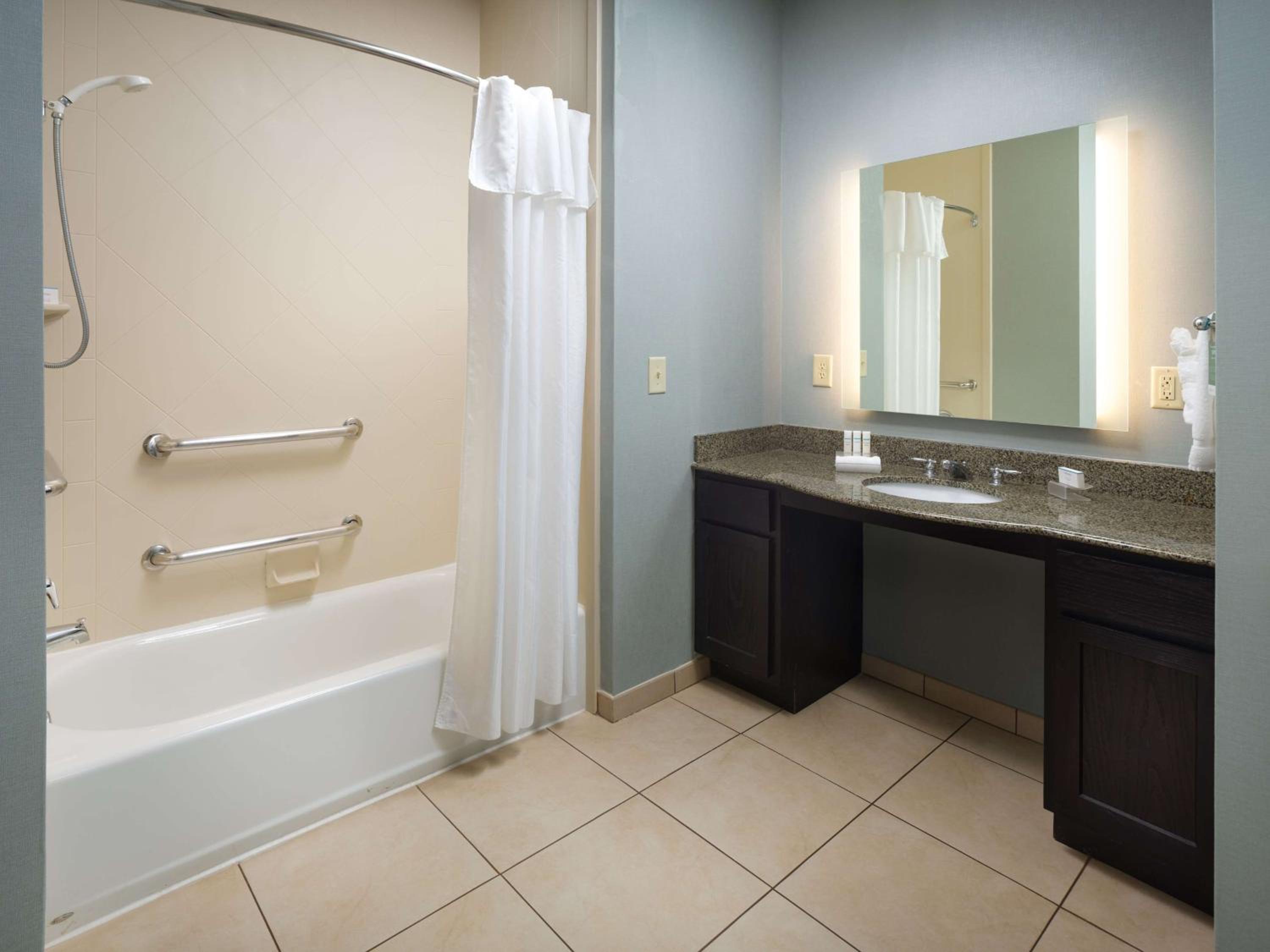 King Room with Bath Tub - Disability/Hearing Access - Photo 2