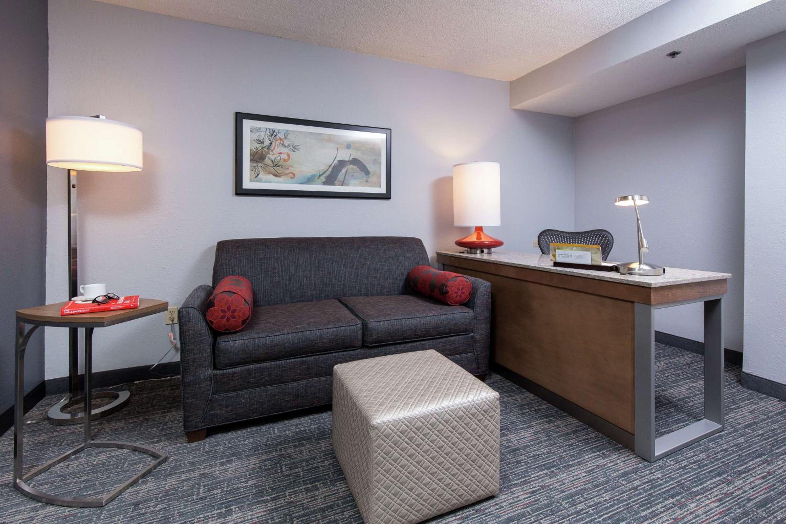 Junior King Suite with Sofa Bed - Photo 4