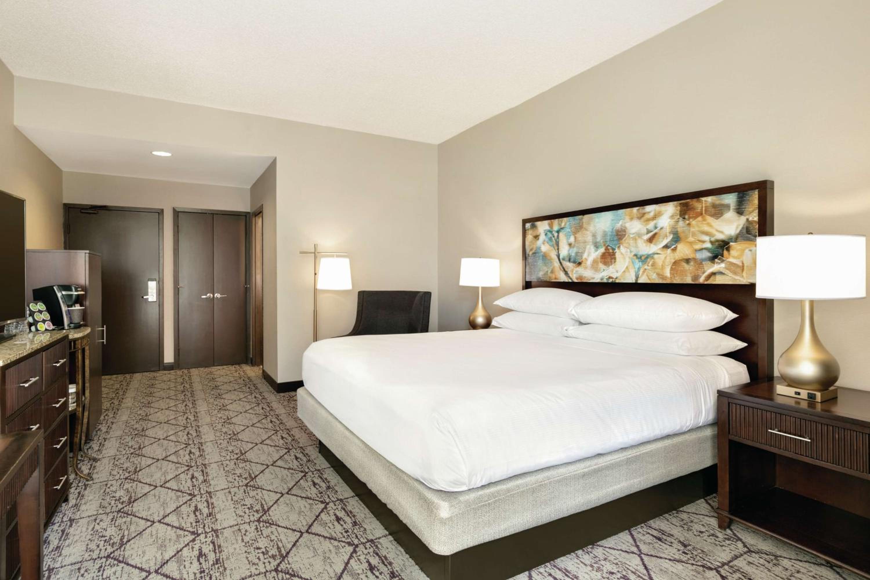 King Room - Non-Smoking - Photo 2