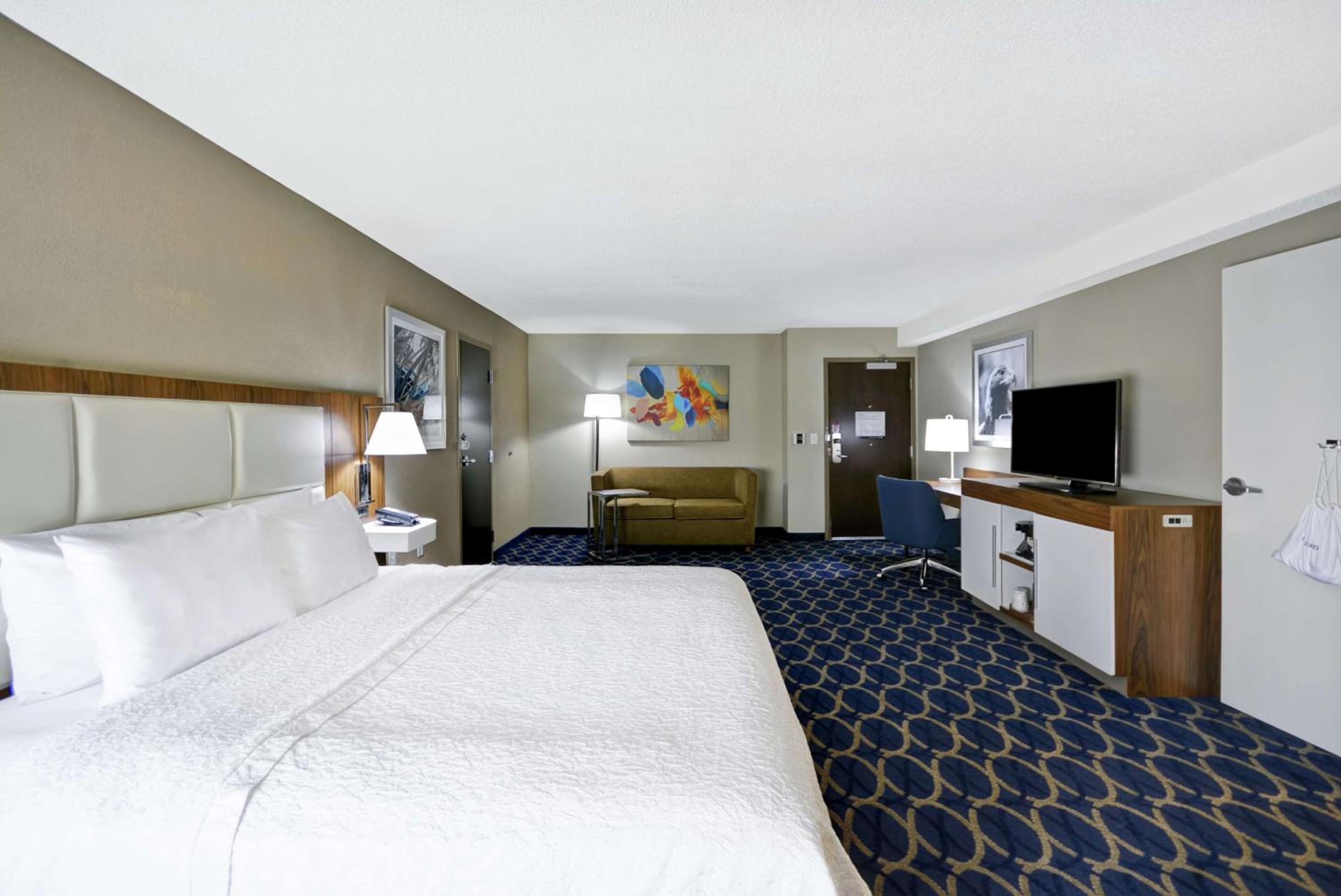 King Room with Sofa Bed - Non-Smoking - Photo 1