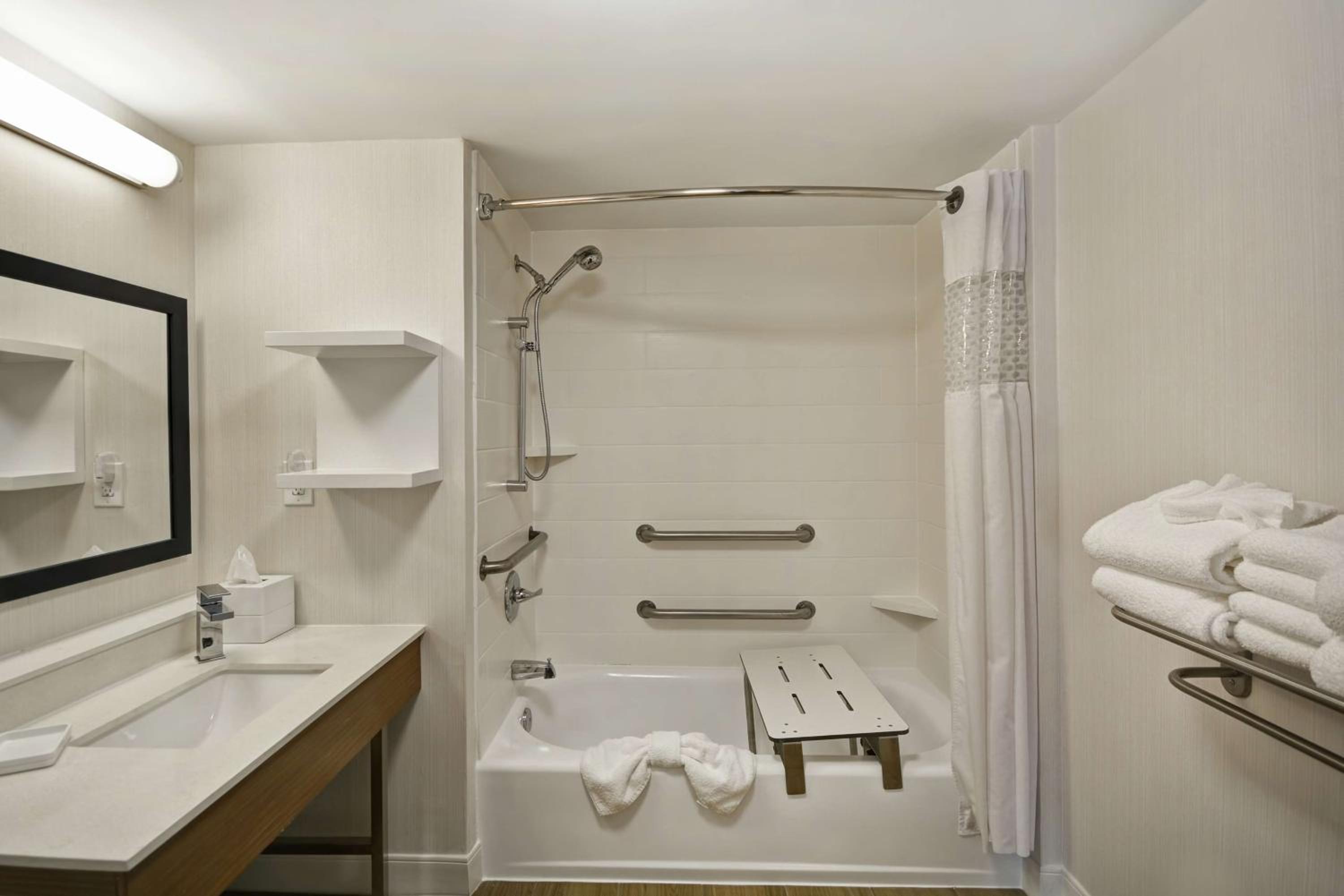 Queen Room with Two Queen Beds - Hearing Accessible/Non-Smoking - Photo 3