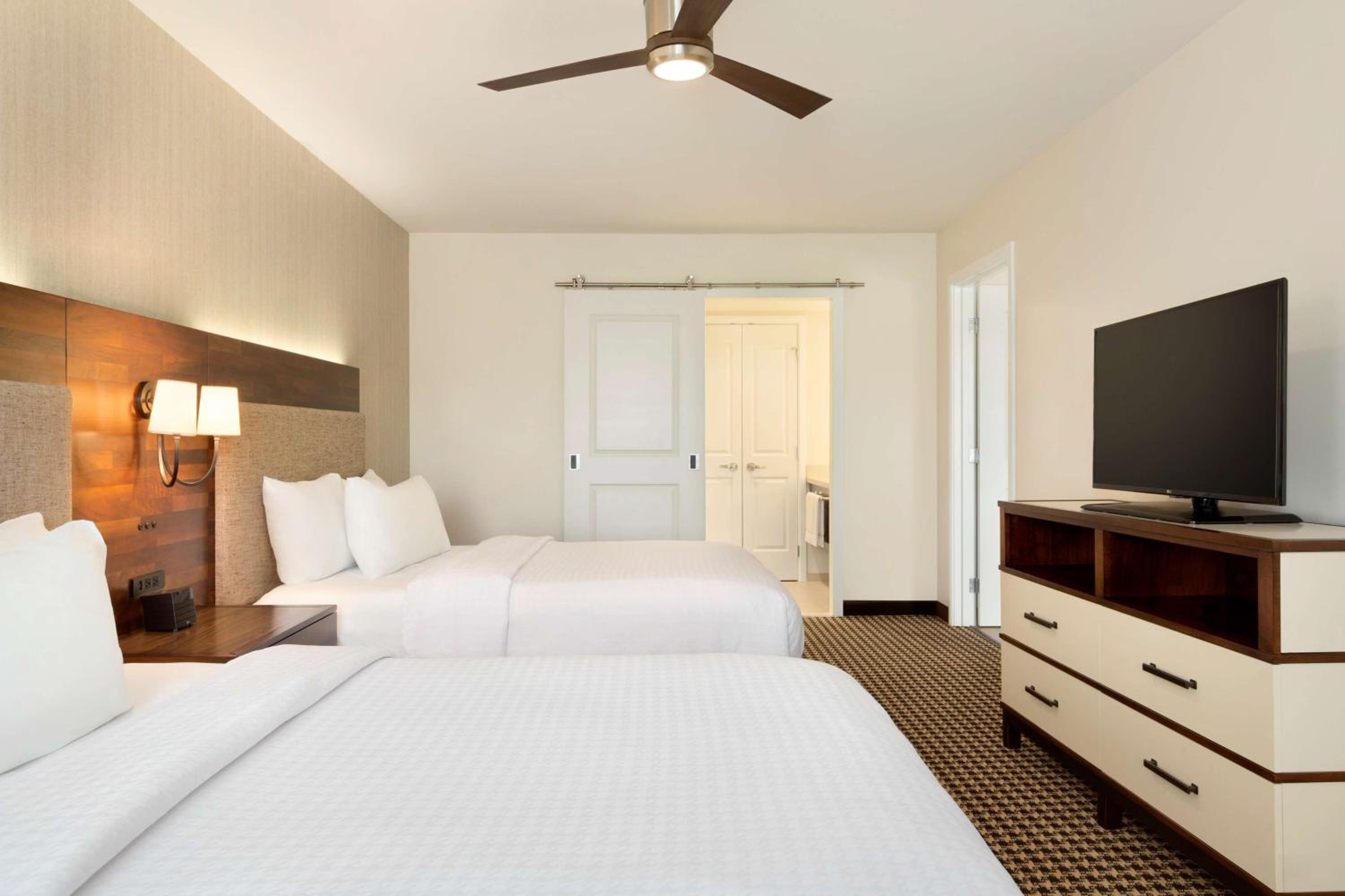 One-Bedroom Queen Suite with Two Queen Beds - Non-Smoking