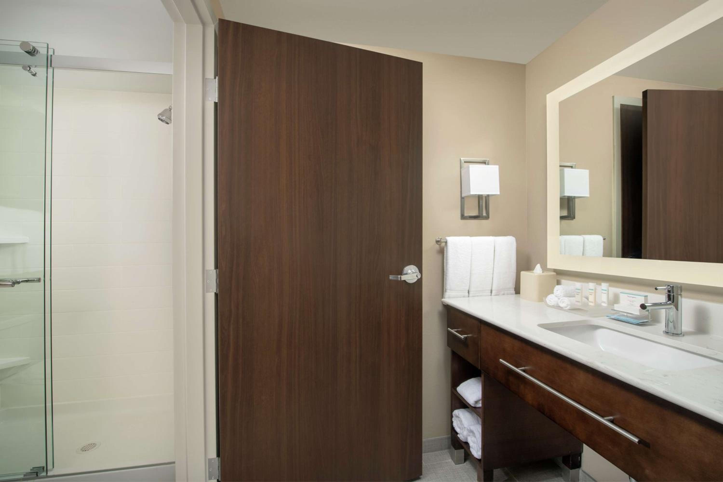 One-Bedroom King Suite - Non-Smoking