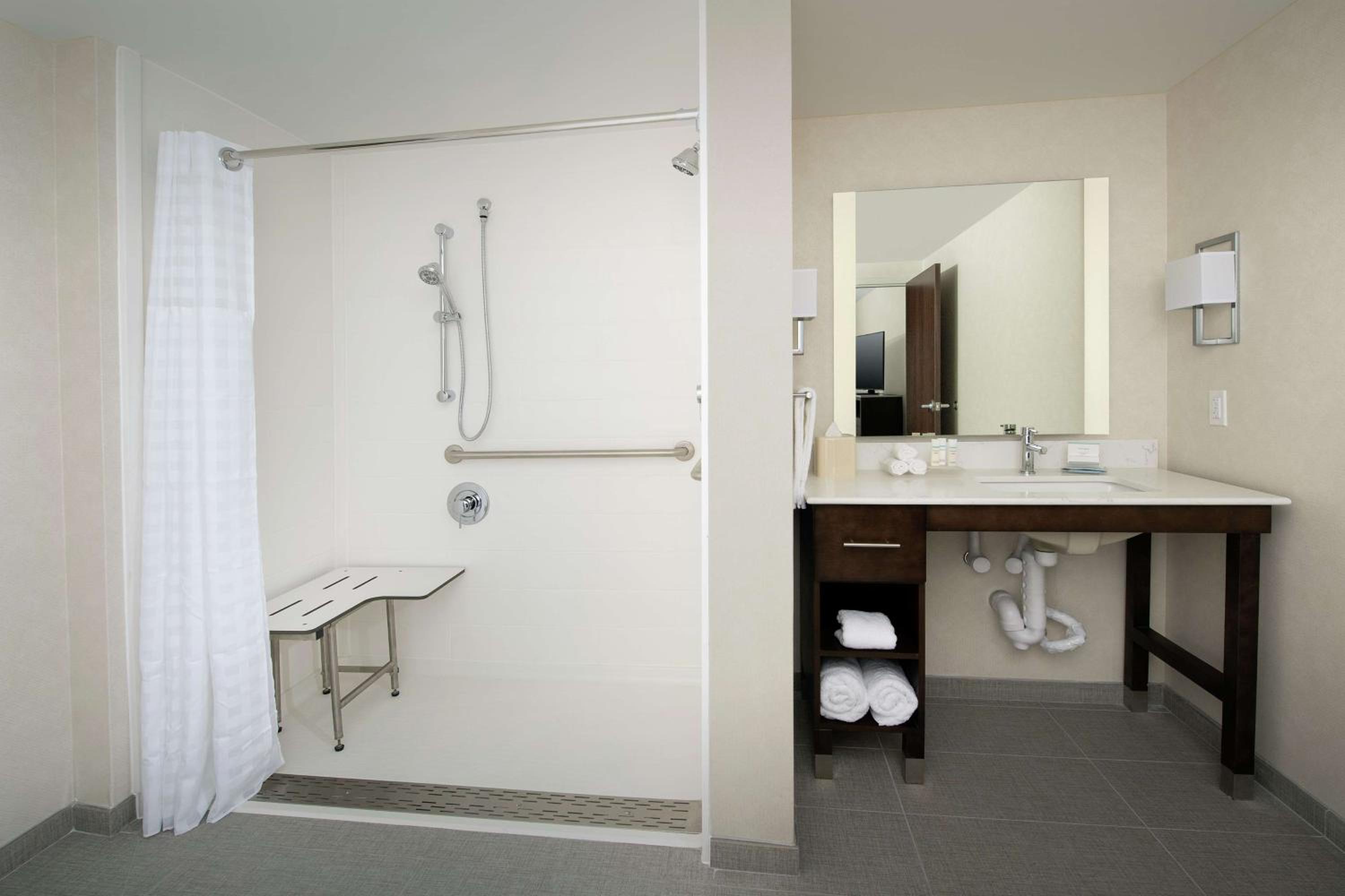 King Suite with Roll-In Shower - Mobility and Hearing Access/Non-Smoking