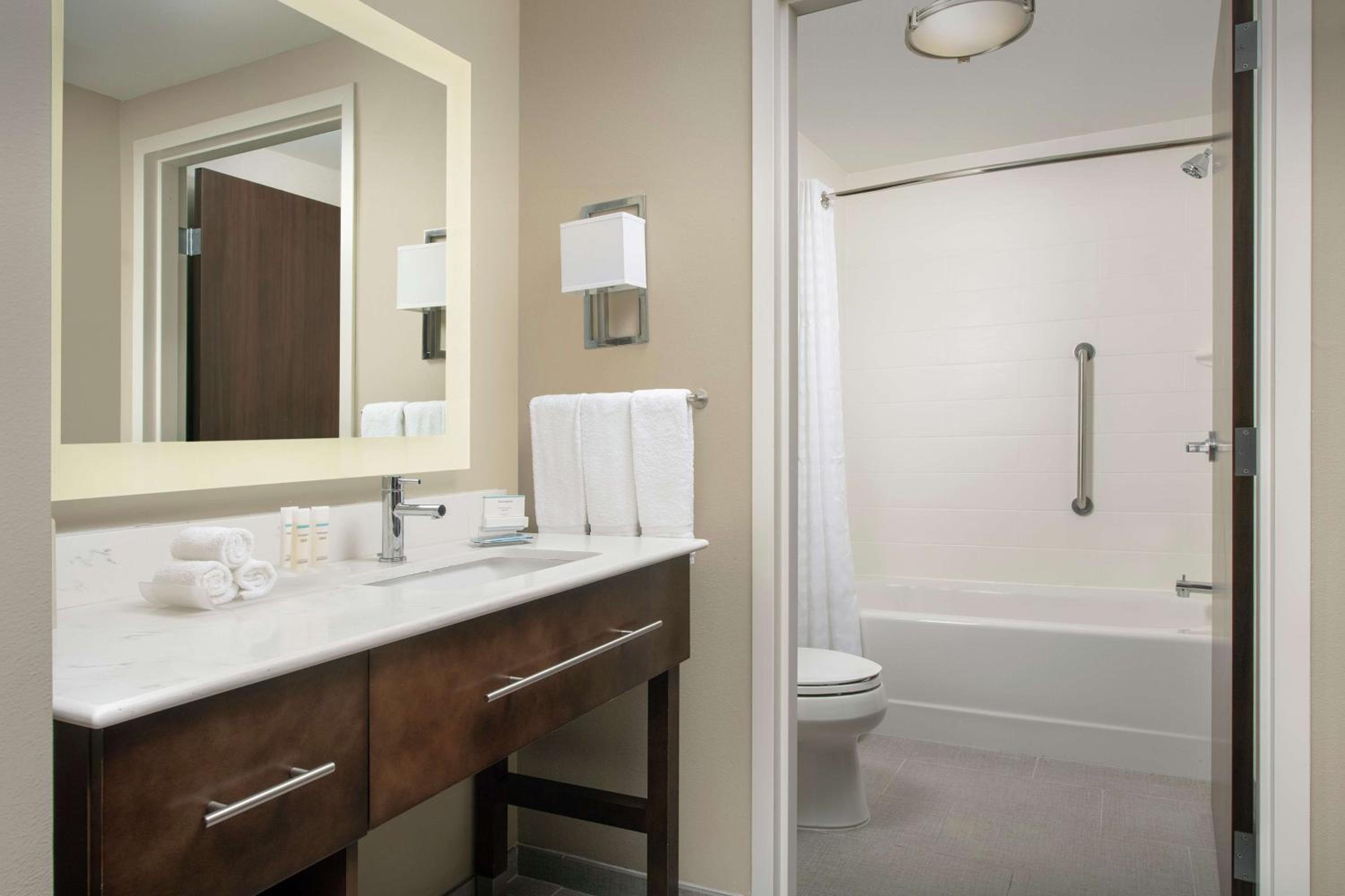 Available room thumbnail 5