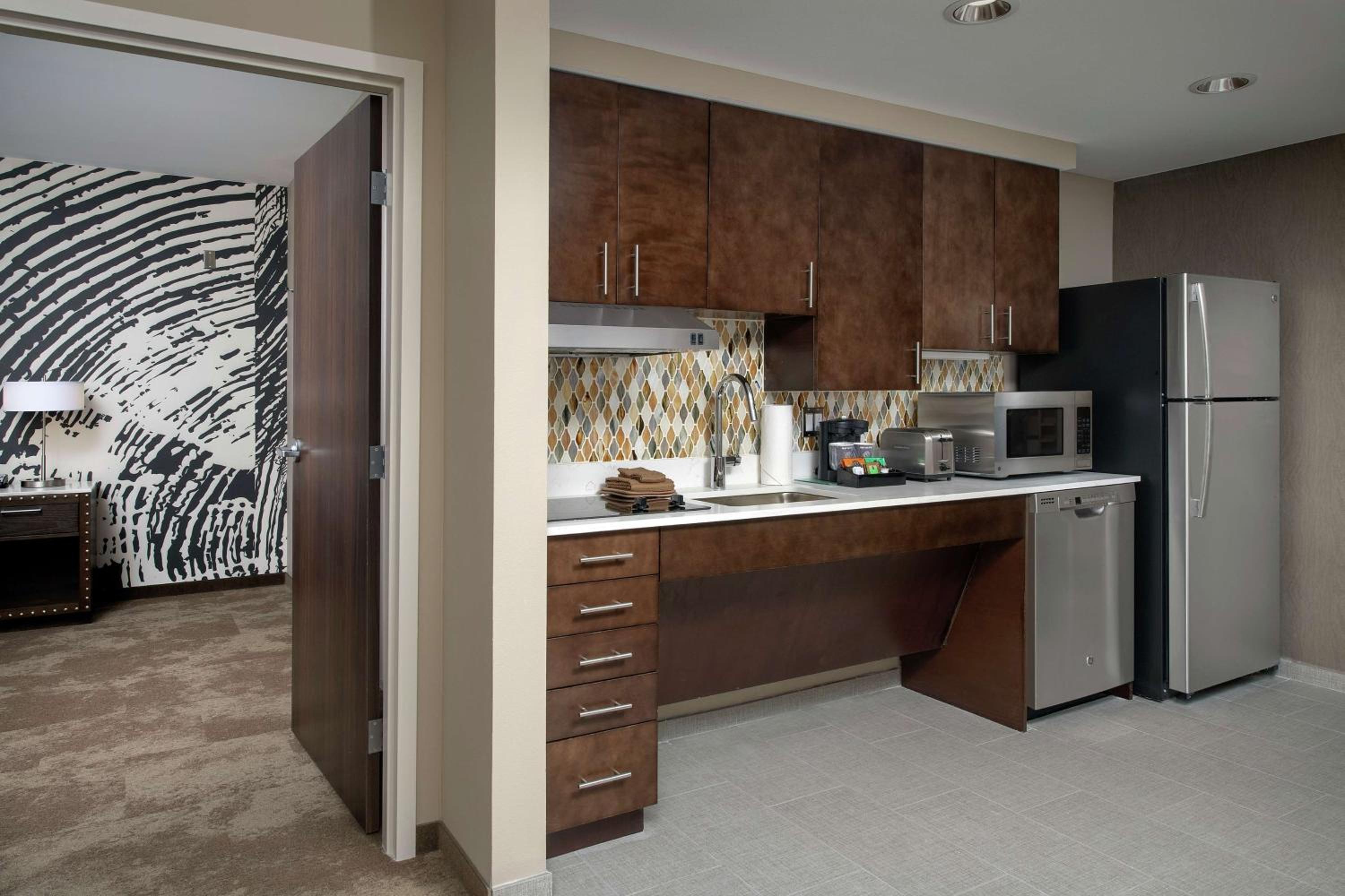 King Suite with Roll-In Shower - Mobility and Hearing Access/Non-Smoking