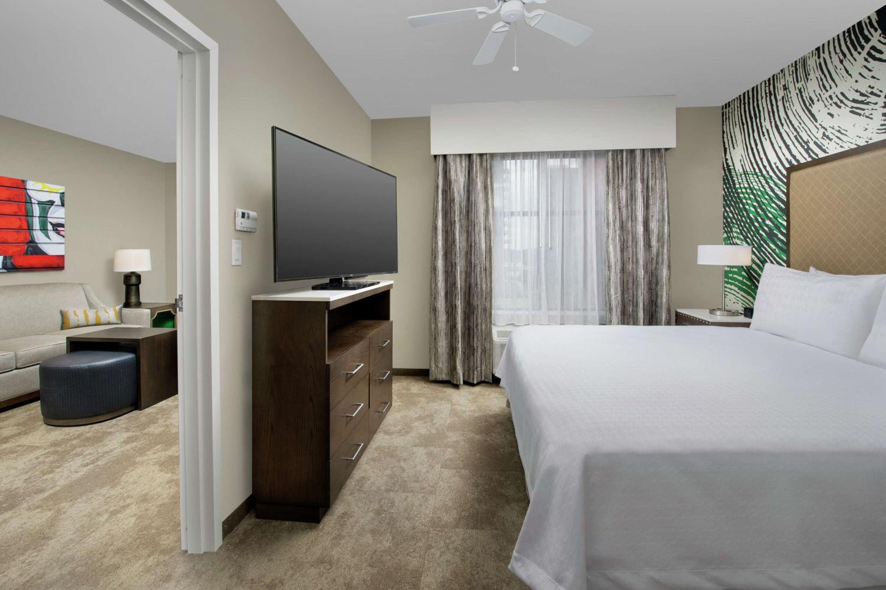 One-Bedroom King Suite - Non-Smoking