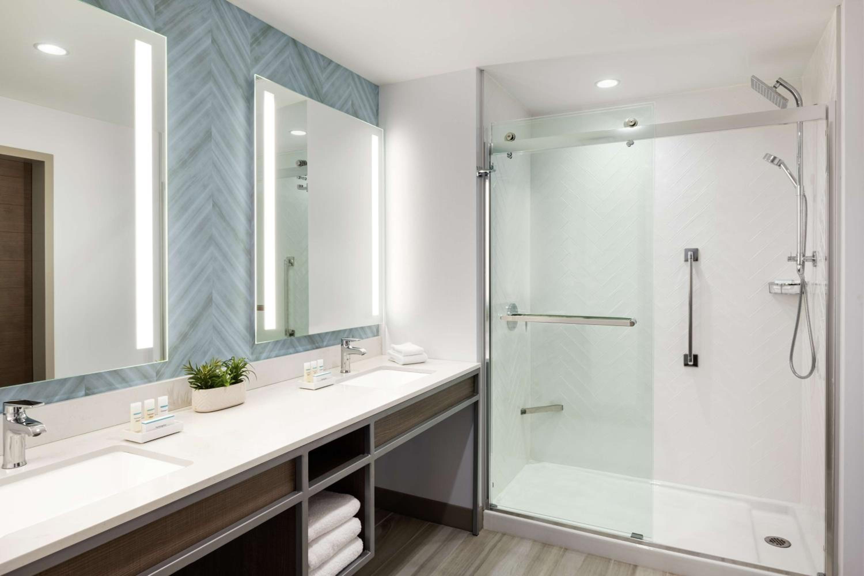 Two-Bedroom King Suite - Photo 2