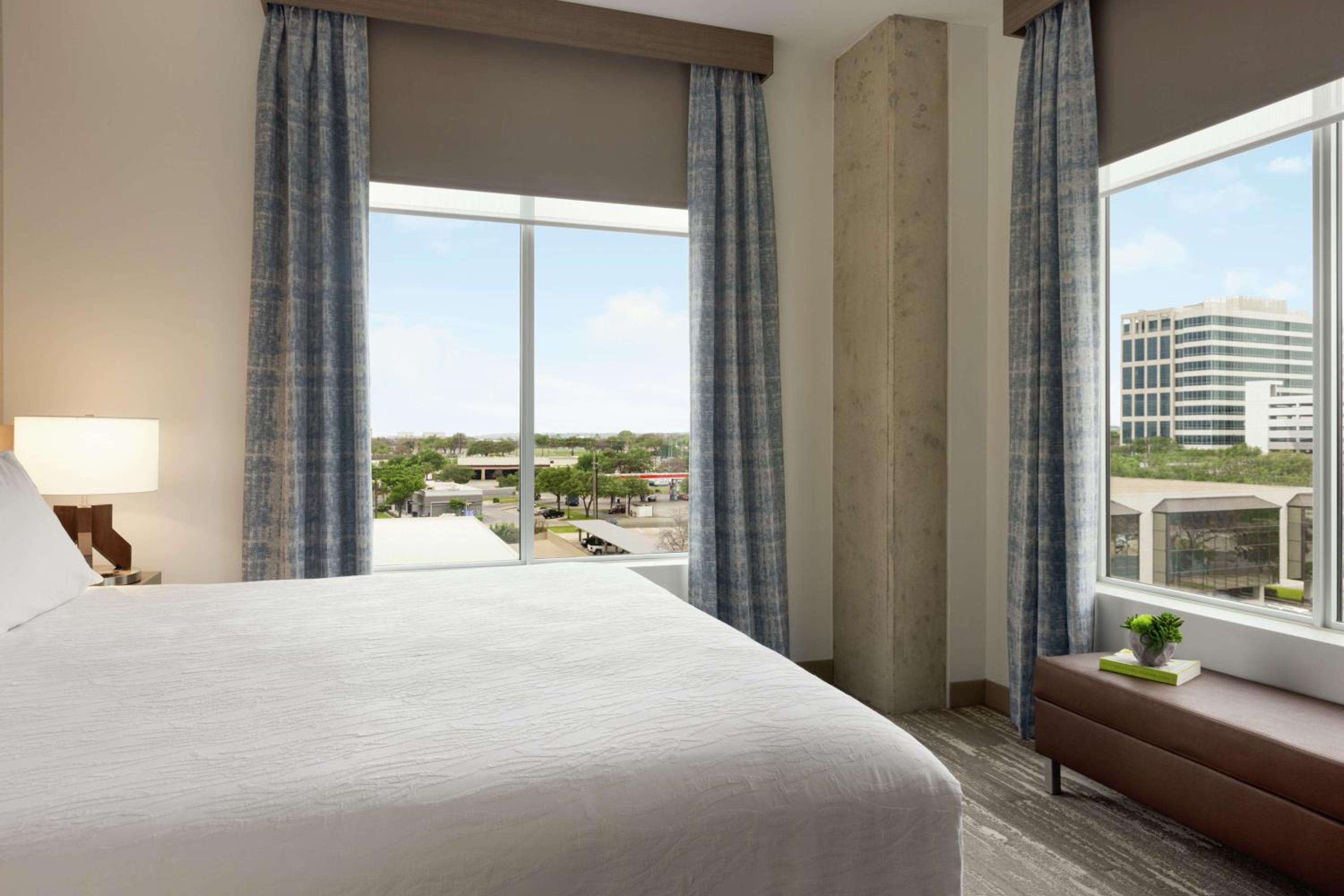 Two-Bedroom King Suite - Photo 3