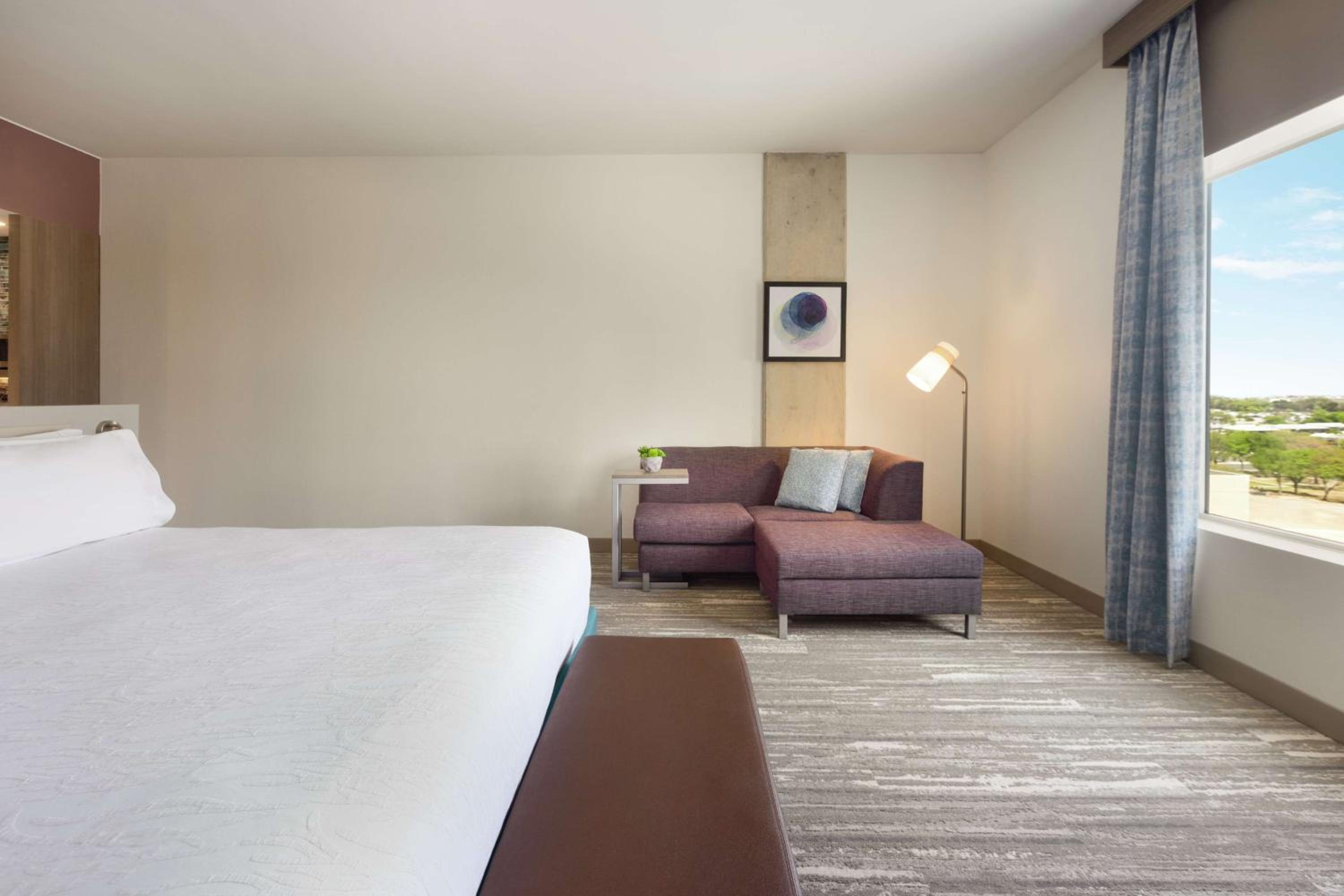 Deluxe King Room - Photo 4