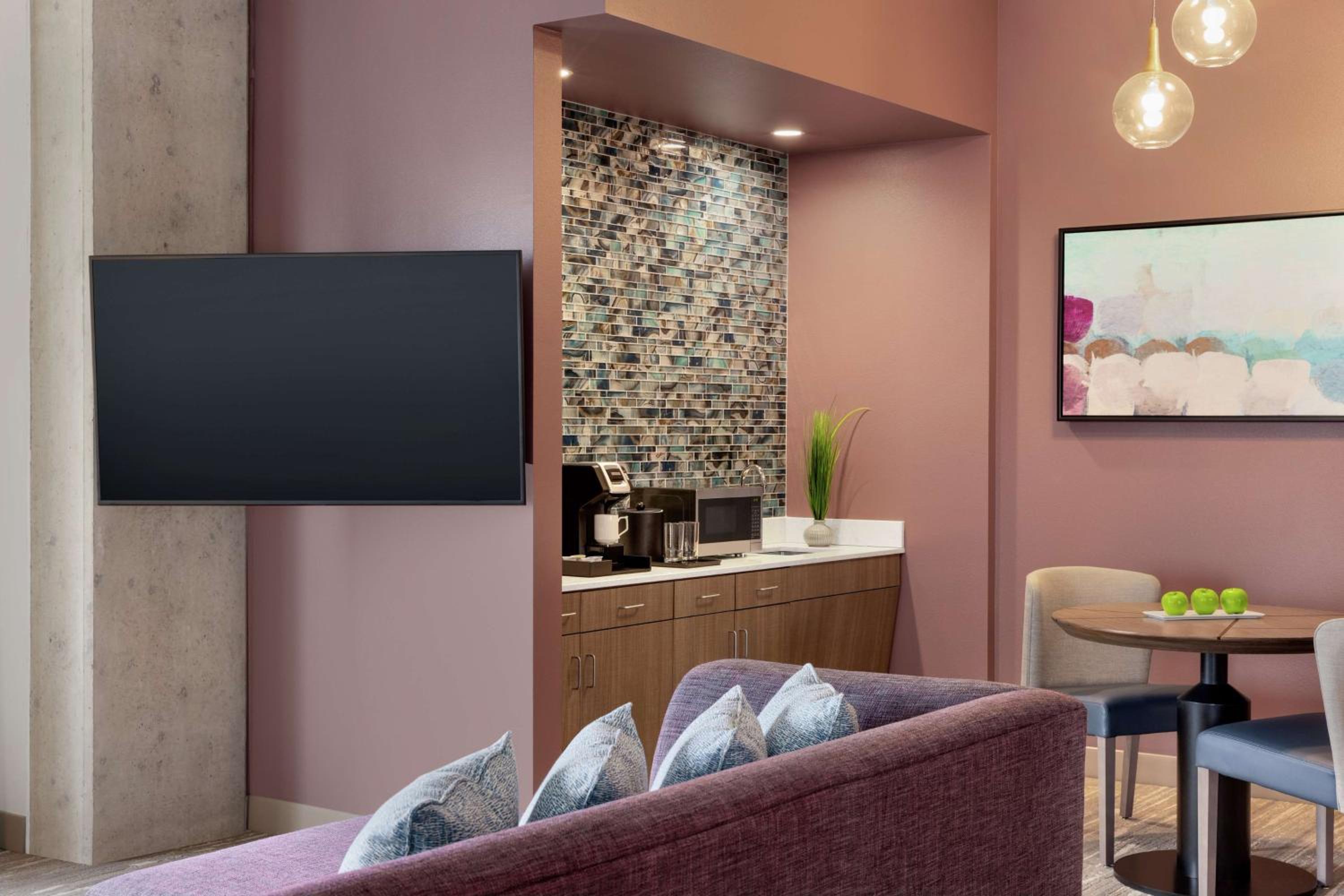 Two-Bedroom King Suite - Photo 4