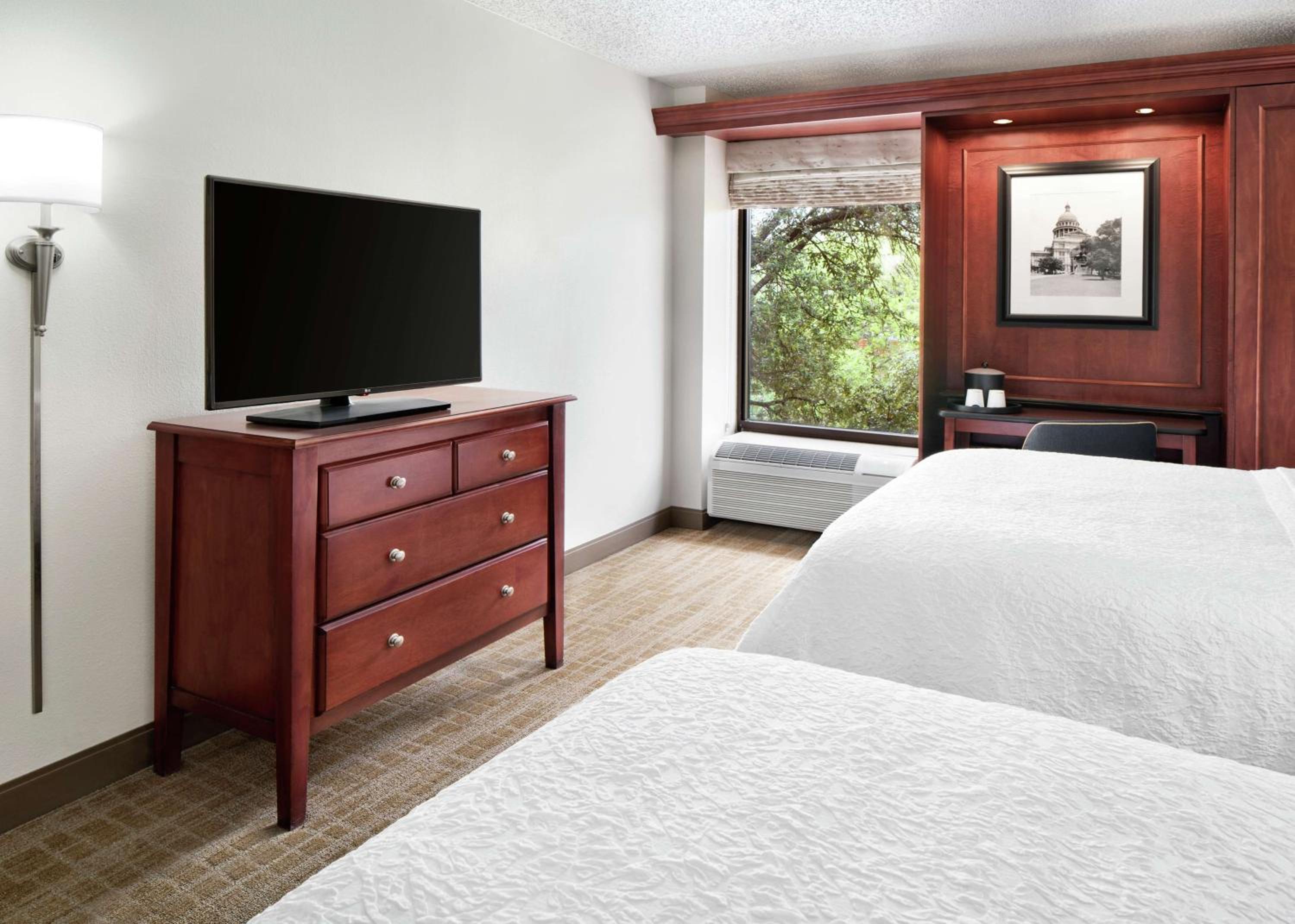 Queen Room with Two Queen Beds - Non-Smoking - Photo 1