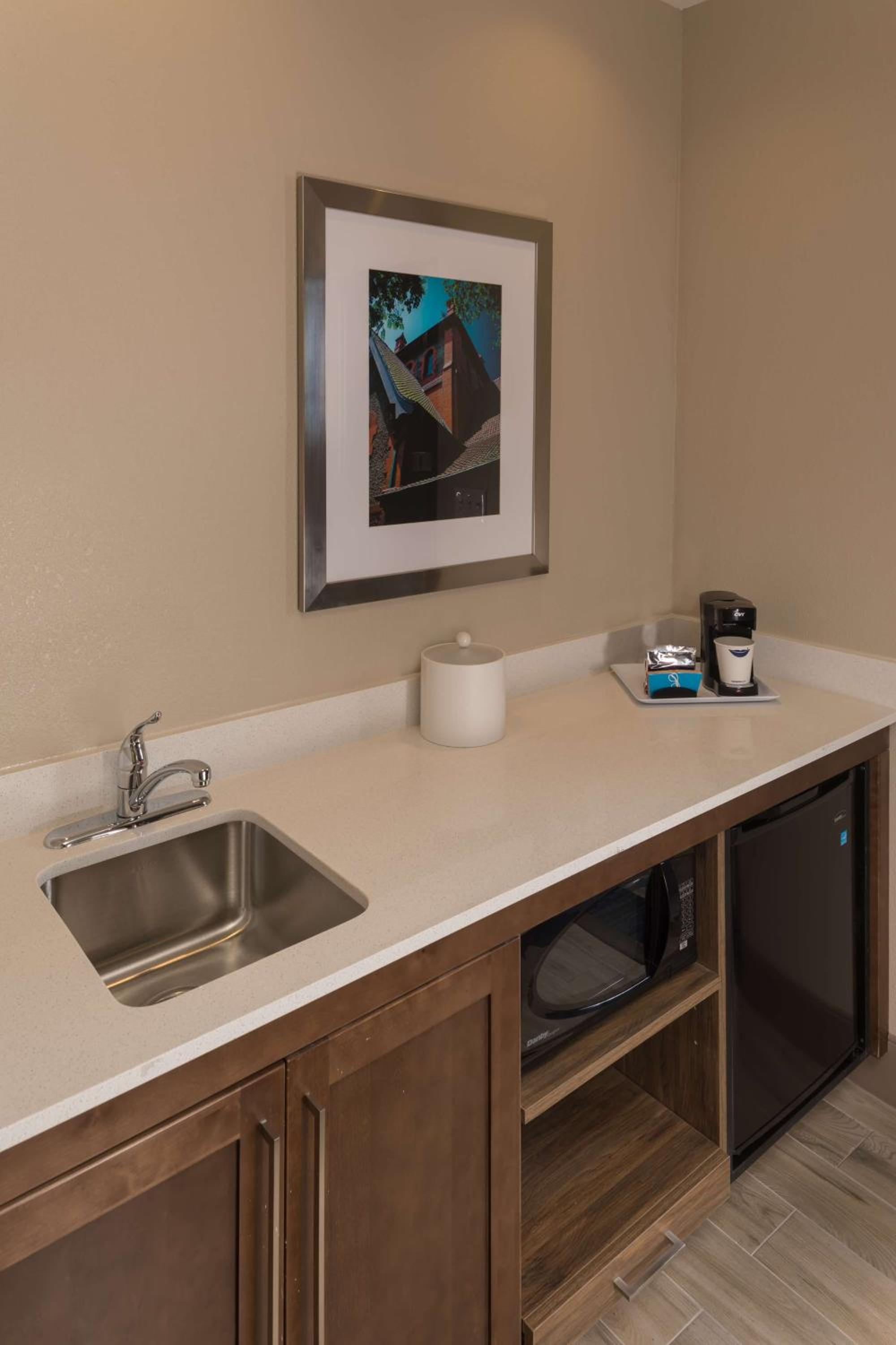 King Studio Suite - Non-Smoking - Photo 4
