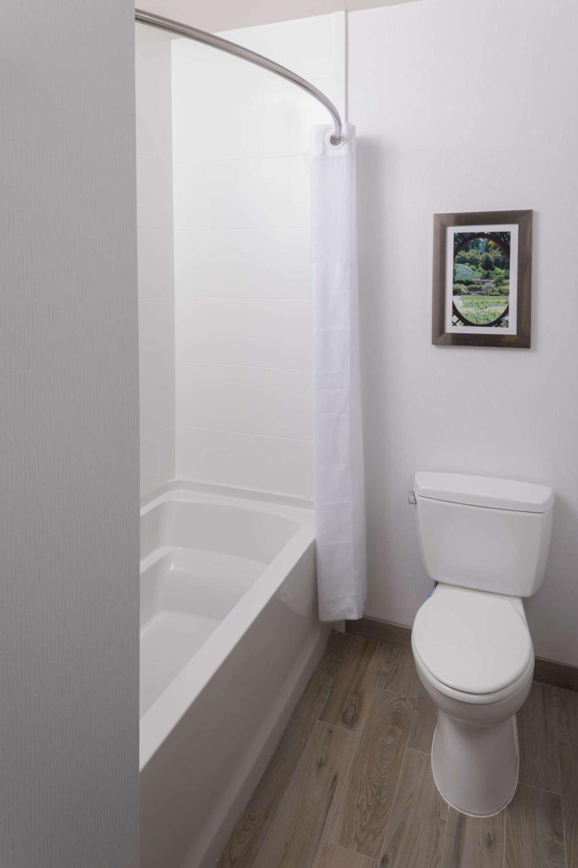 Executive King Room - Non-Smoking - Photo 2