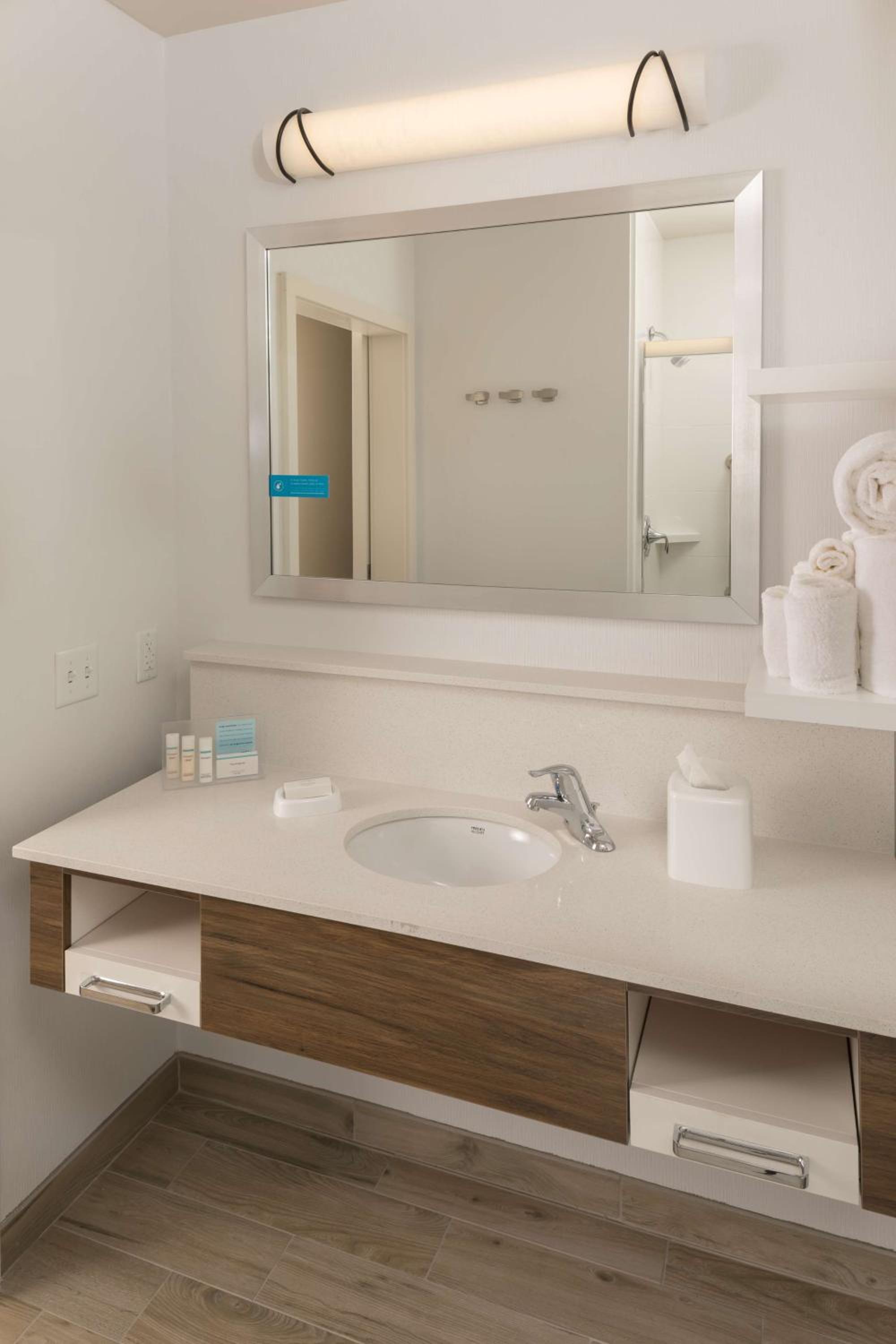 King Studio Suite - Non-Smoking - Photo 2
