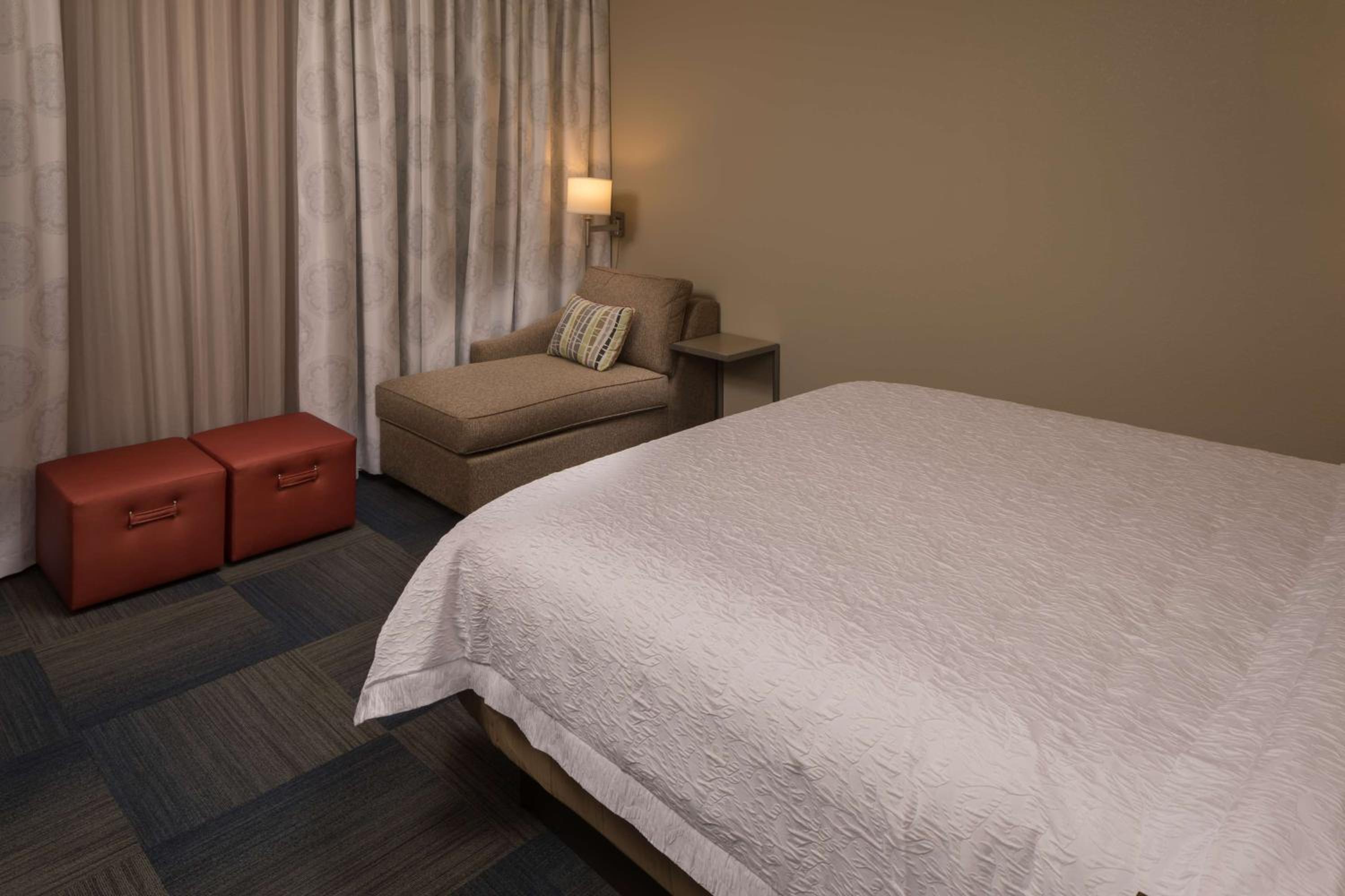 Executive King Room - Non-Smoking - Photo 4