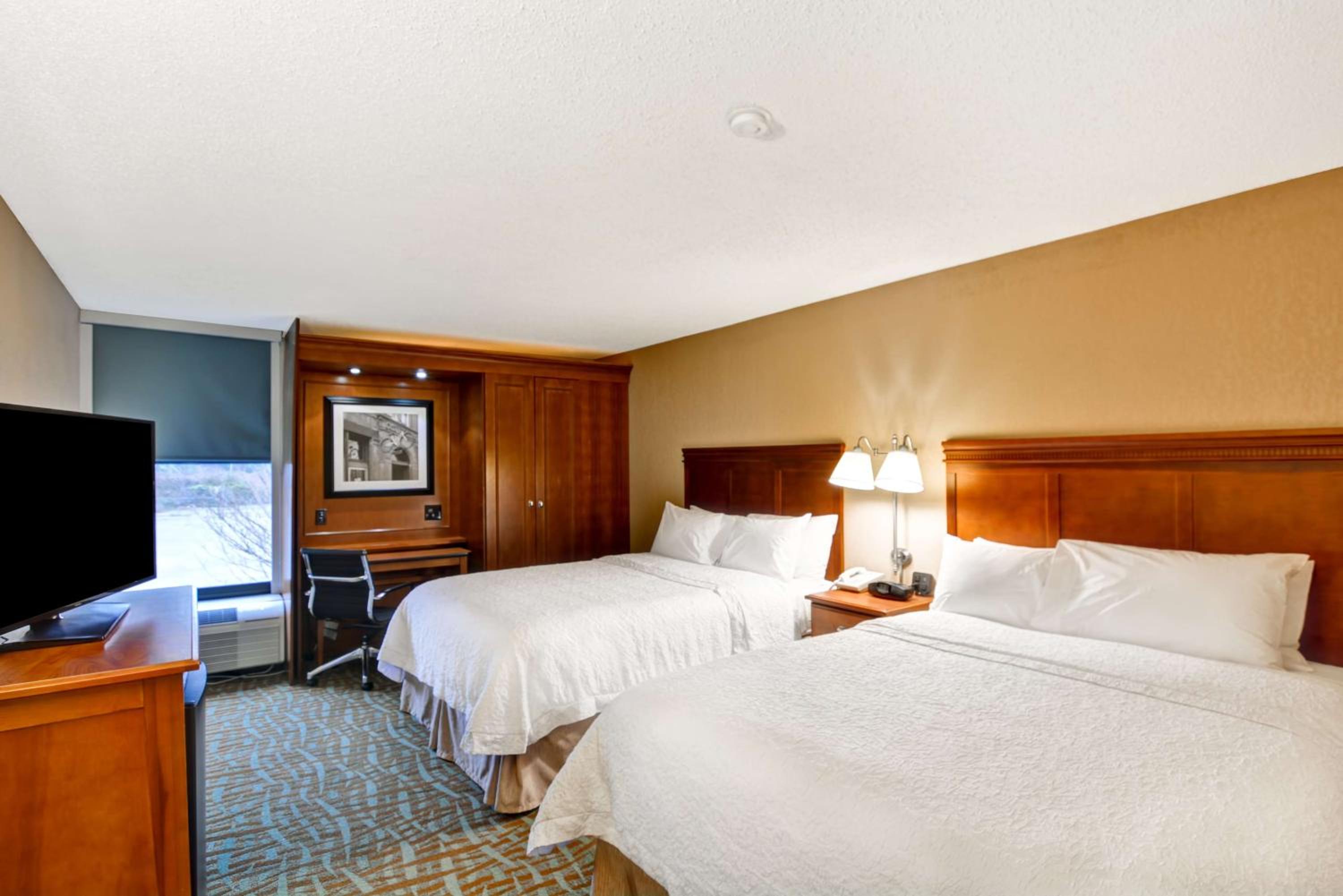 Room with Two Queen Beds - Non-Smoking - Photo 1