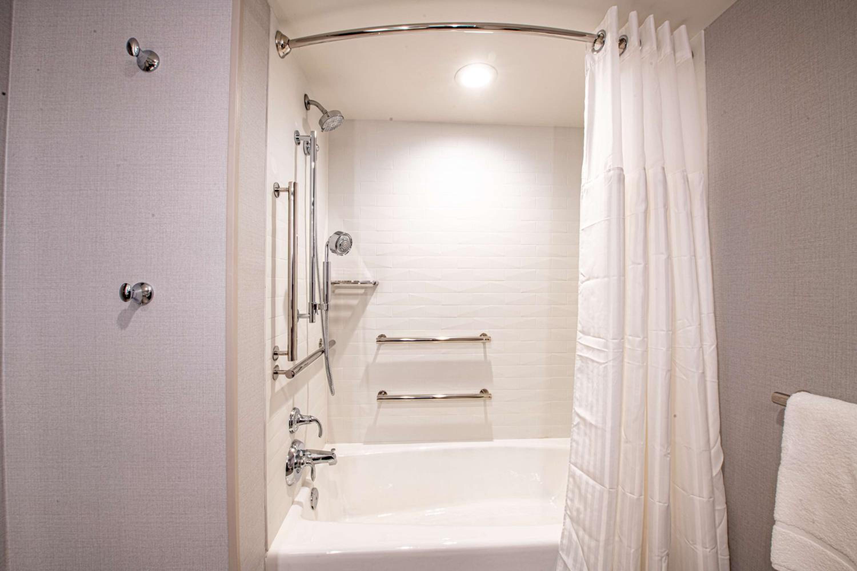 King Room with Mobility Accessible Tub - Photo 6