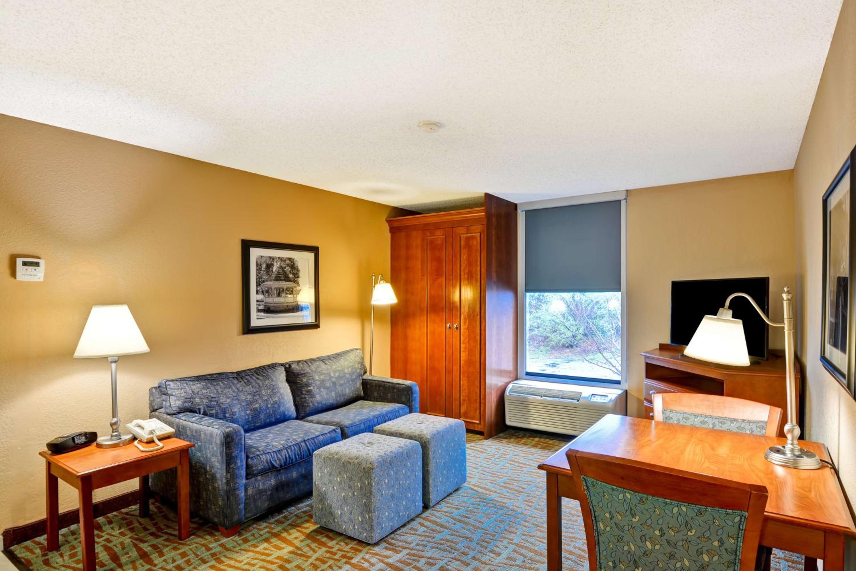 King Suite - Non-Smoking - Photo 5