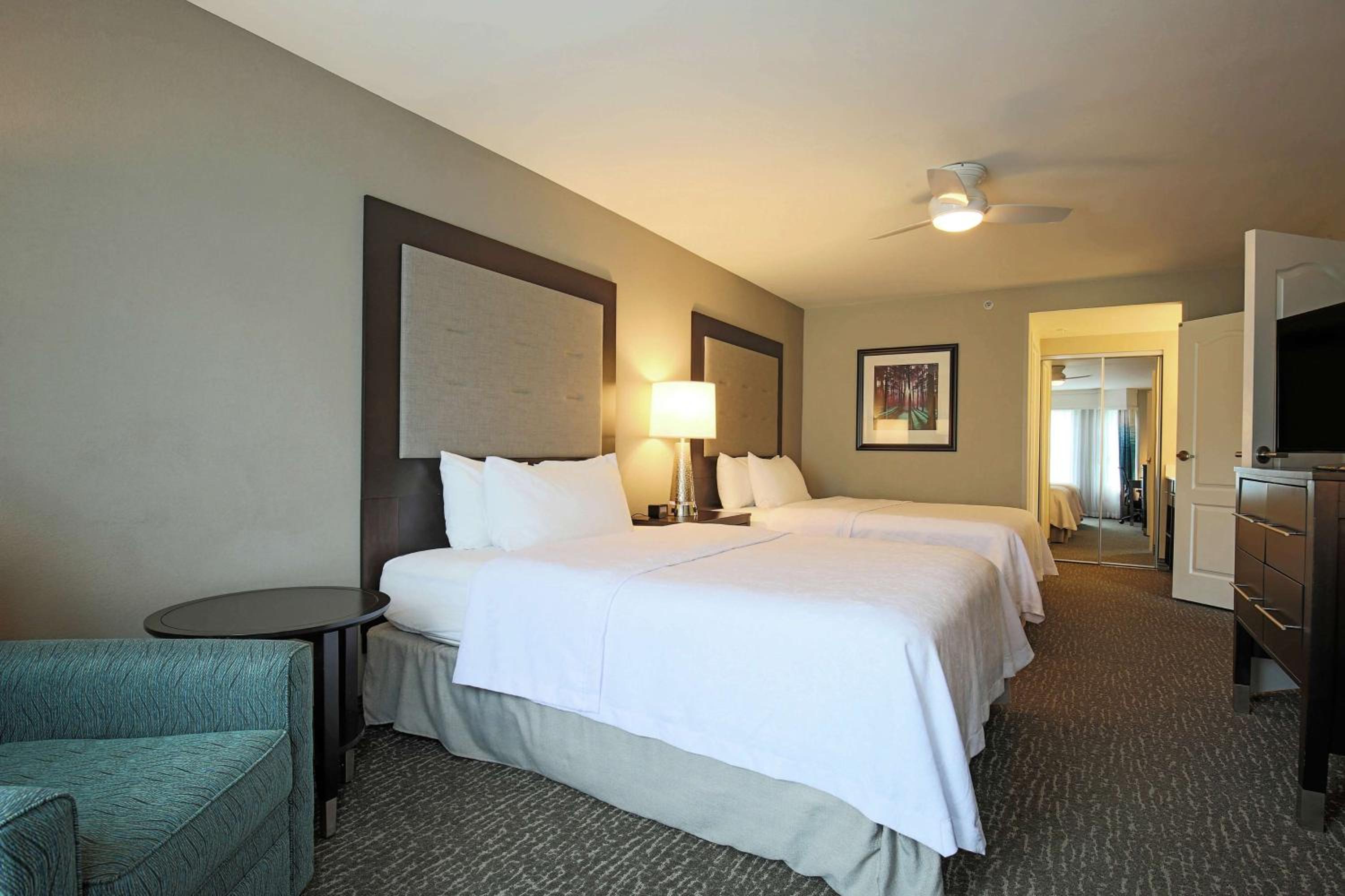 One-Bedroom Queen Suite with Two Queen Beds - Non-Smoking - Photo 3