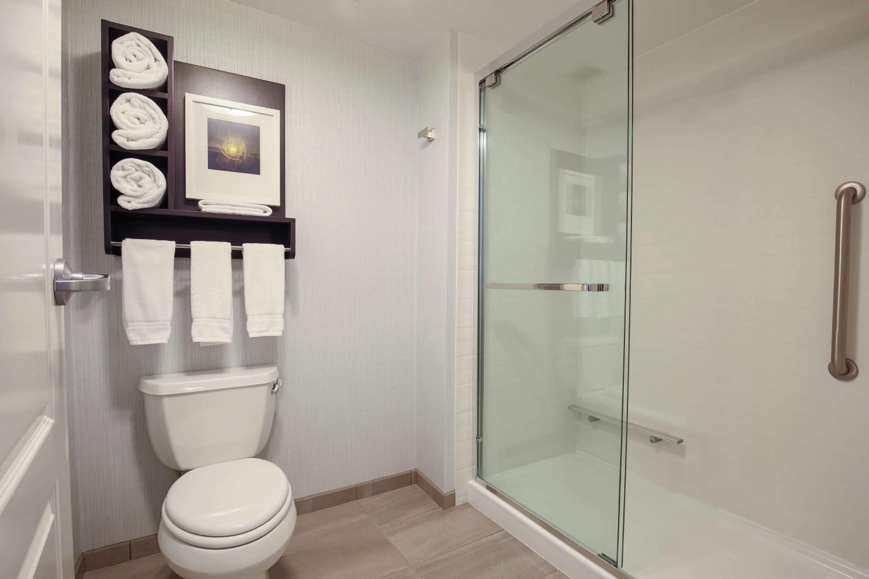 King Studio Suite with Shower - Non-Smoking - Photo 7
