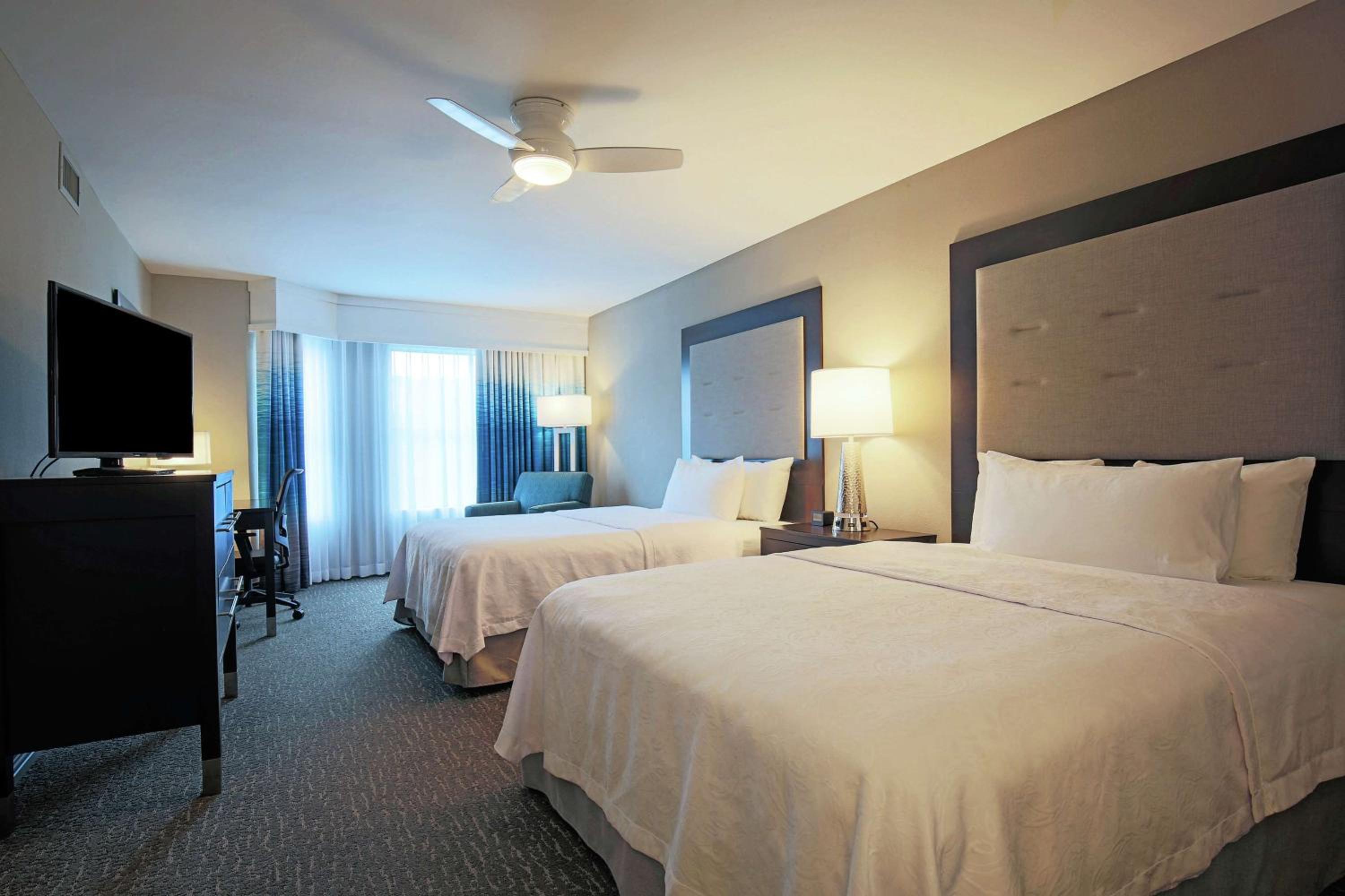 One-Bedroom Queen Suite with Two Queen Beds - Non-Smoking - Photo 4