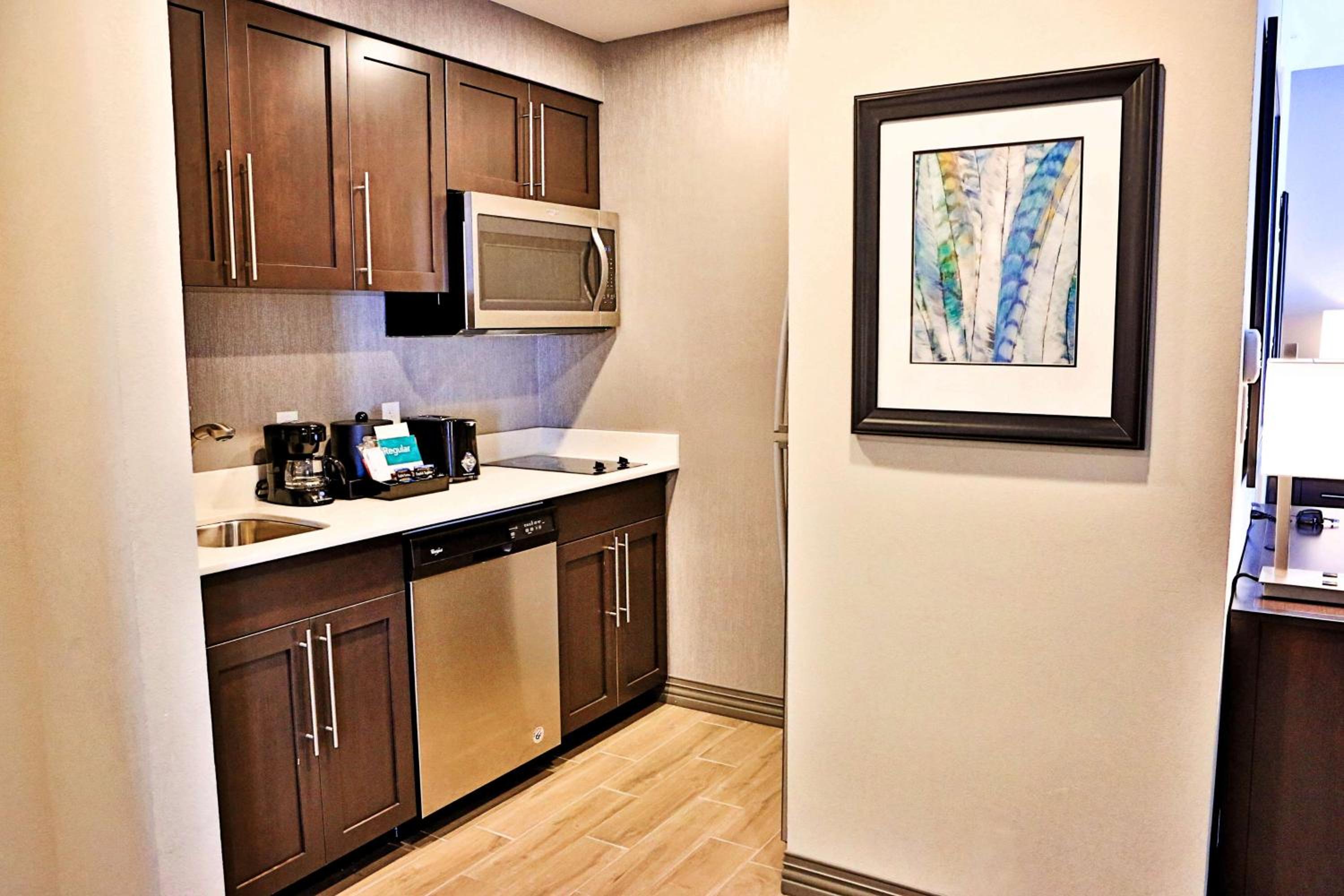 One-Bedroom King Suite - Non-Smoking - Photo 4