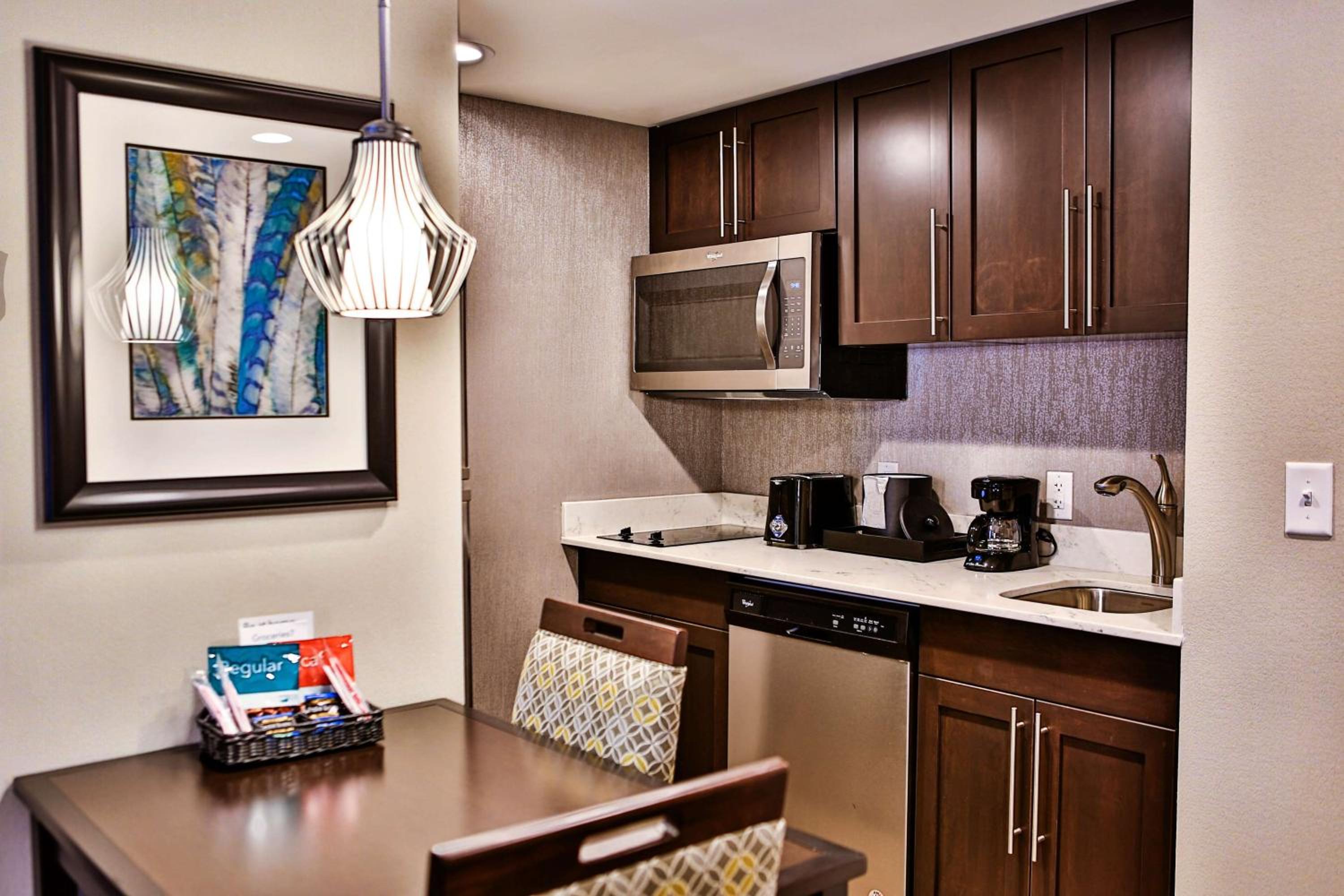 One-Bedroom King Suite - Non-Smoking - Photo 2