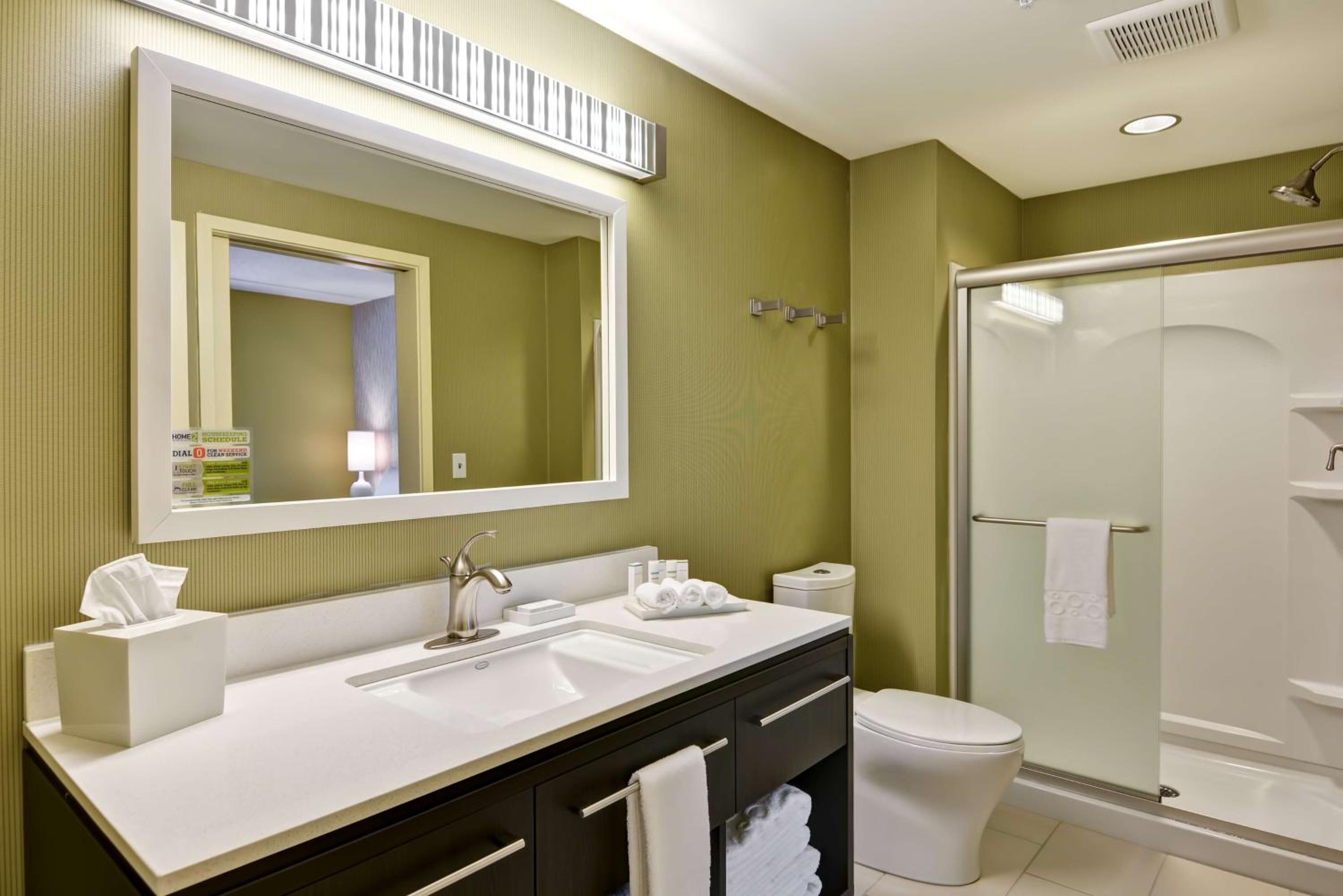 One-Bedroom Queen Suite - Non-Smoking photo 2
