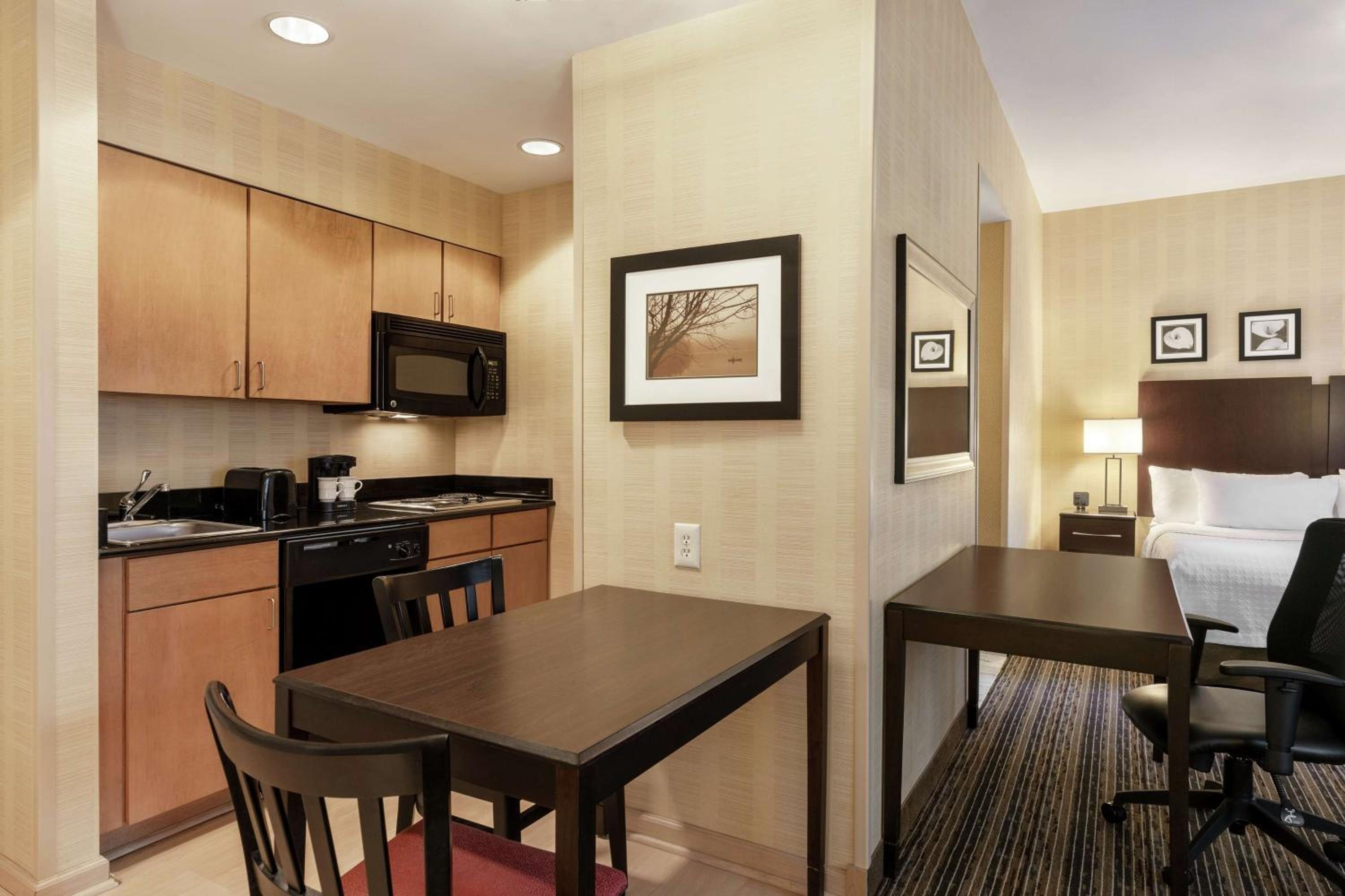King Studio Suite - Non-Smoking - Photo 2