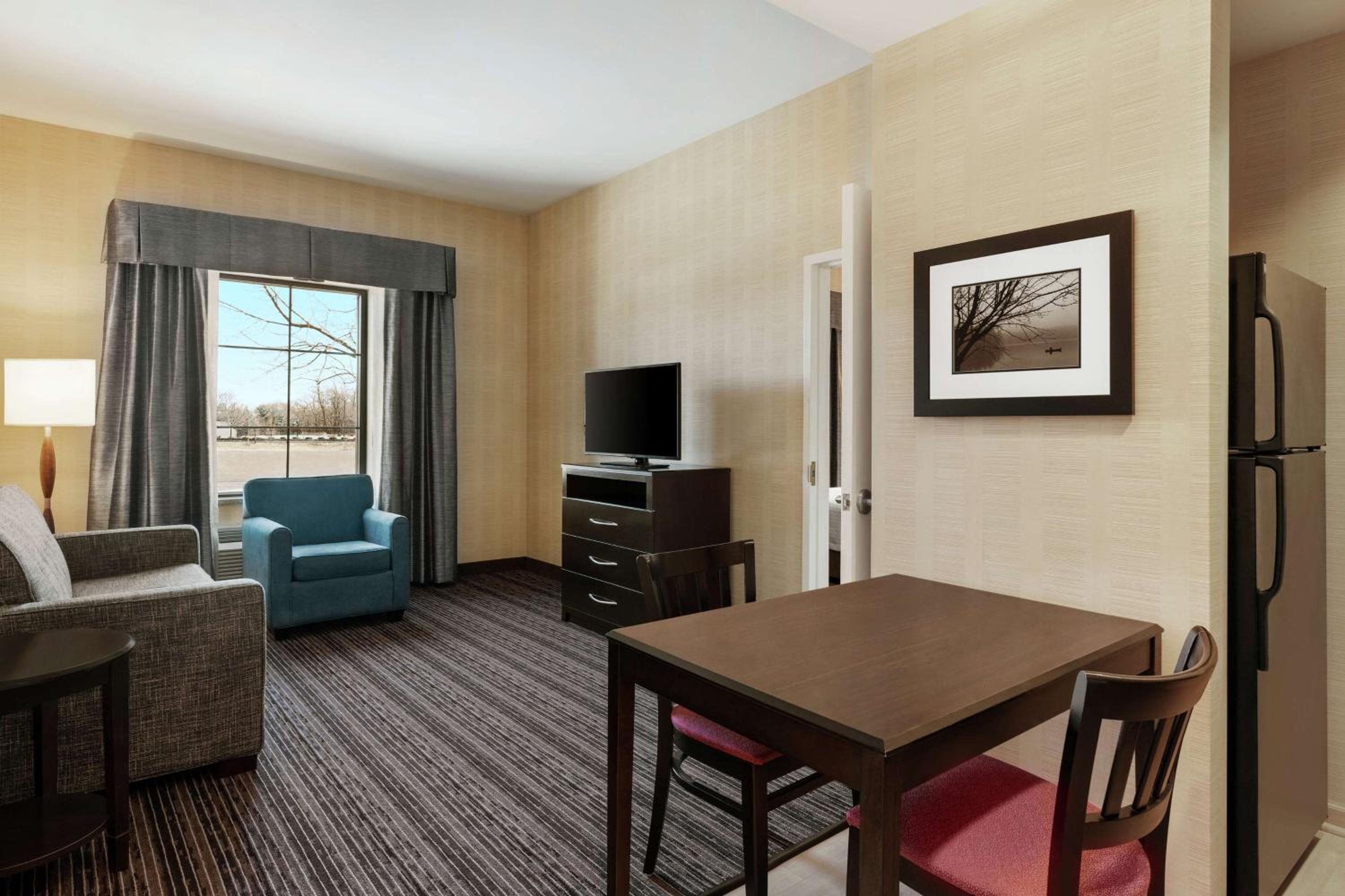 One-Bedroom King Suite - Non-Smoking - Photo 3