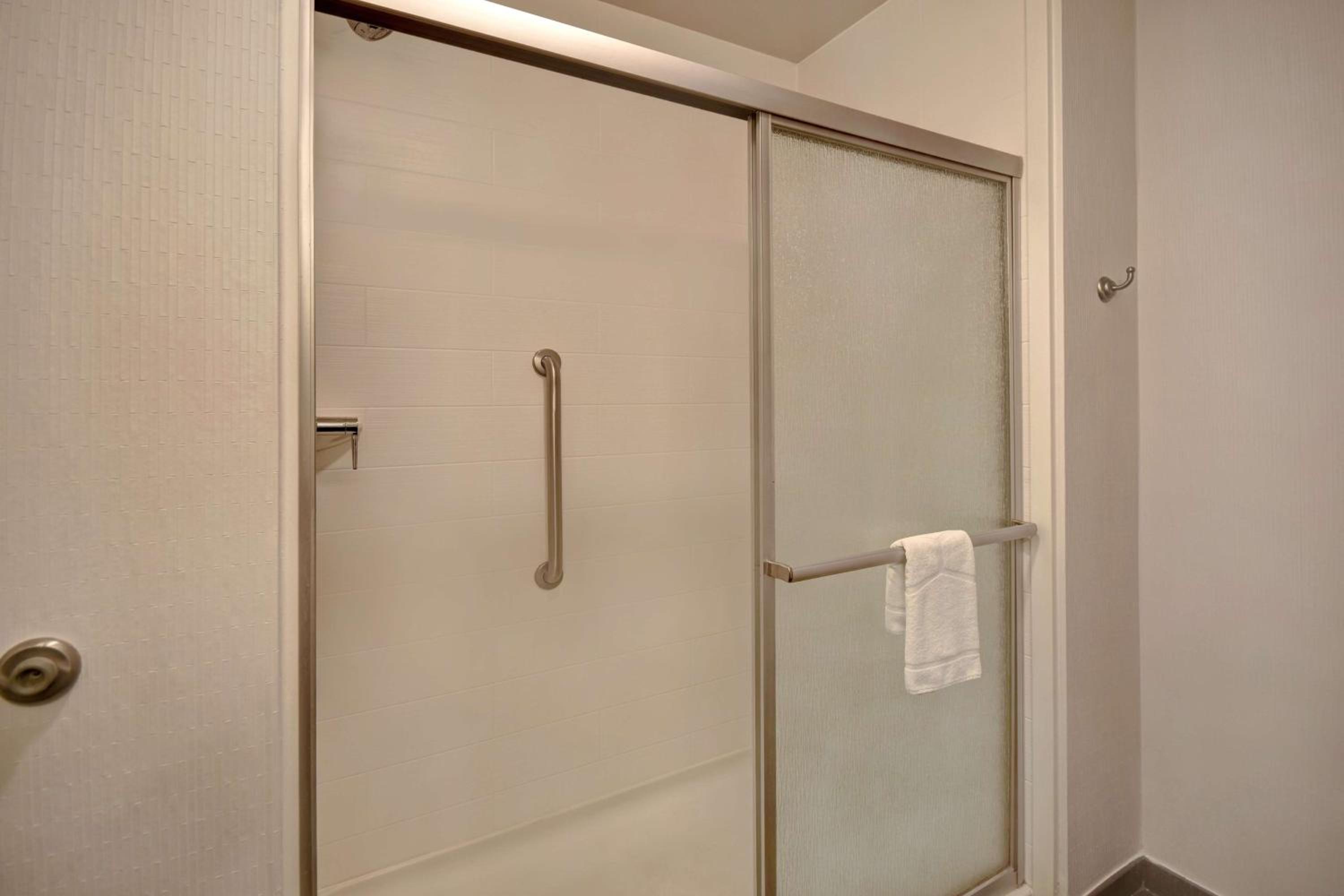 King Room - Hearing Access/Non-Smoking photo 3