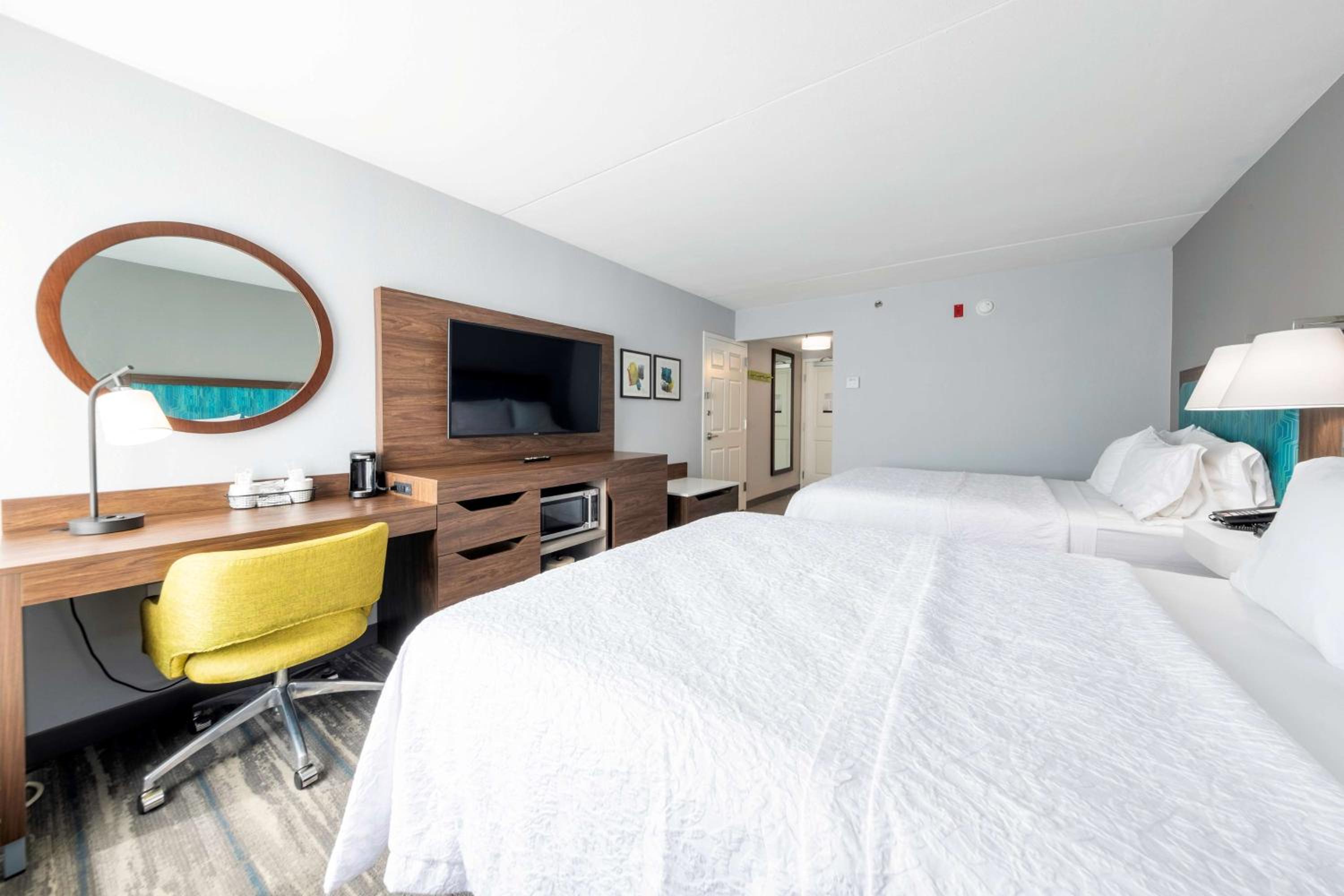 Queen Room with Two Queen Beds - Non-Smoking - Photo 1