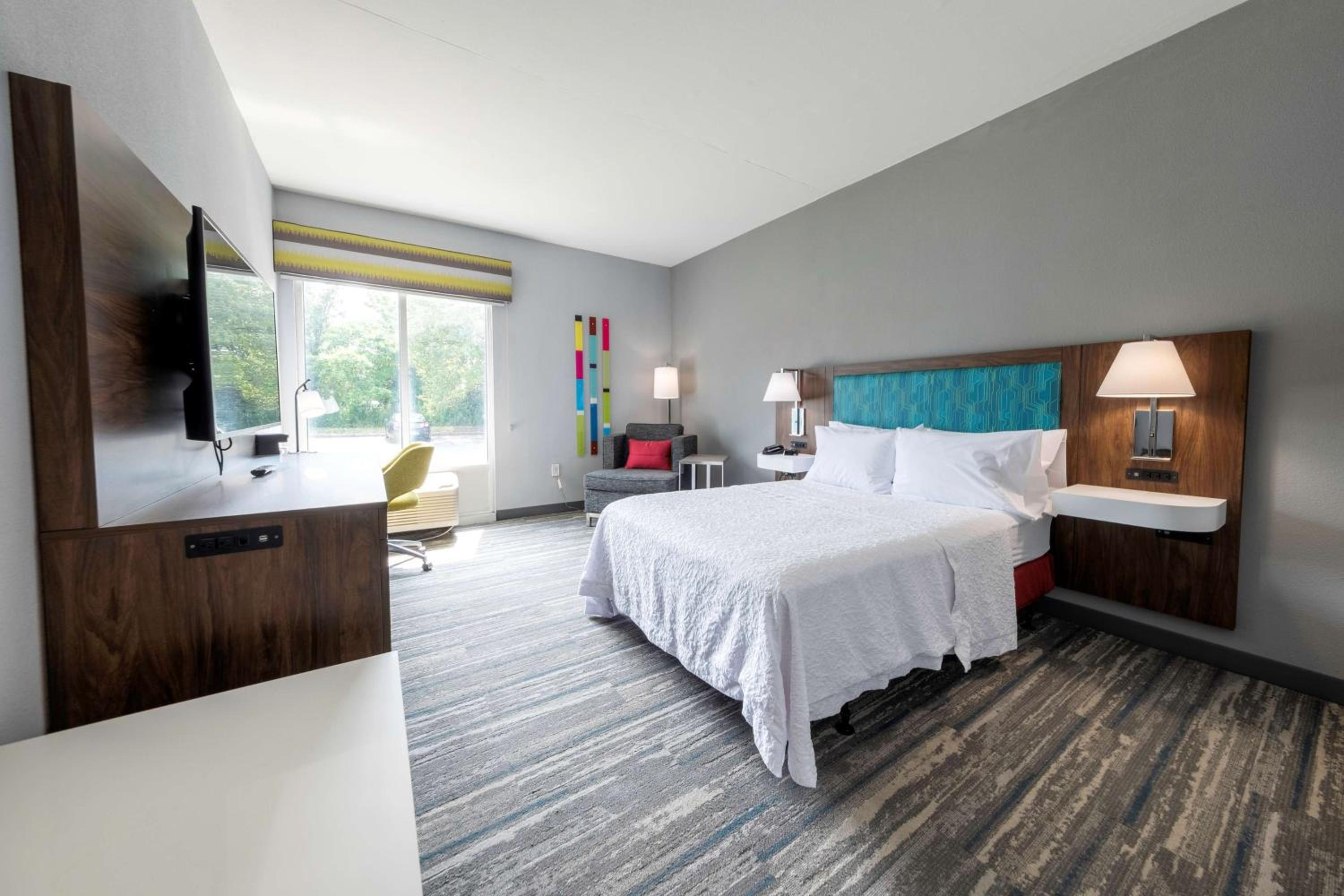Queen Room with Mobility Accessible Tub - Non-Smoking - Photo 4