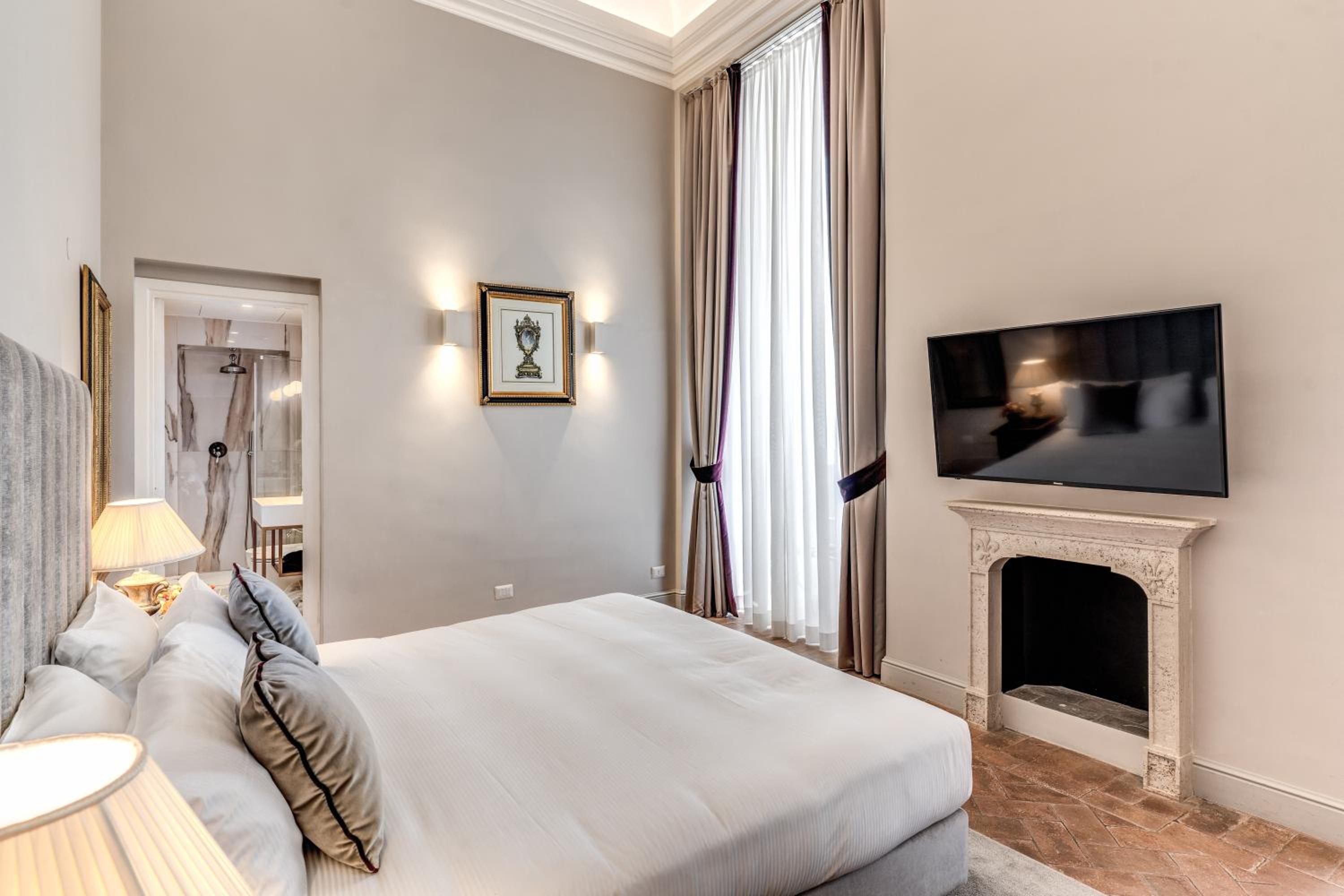 Superior Suite, 1 King Bed With Sofa Bed thumbnail 6