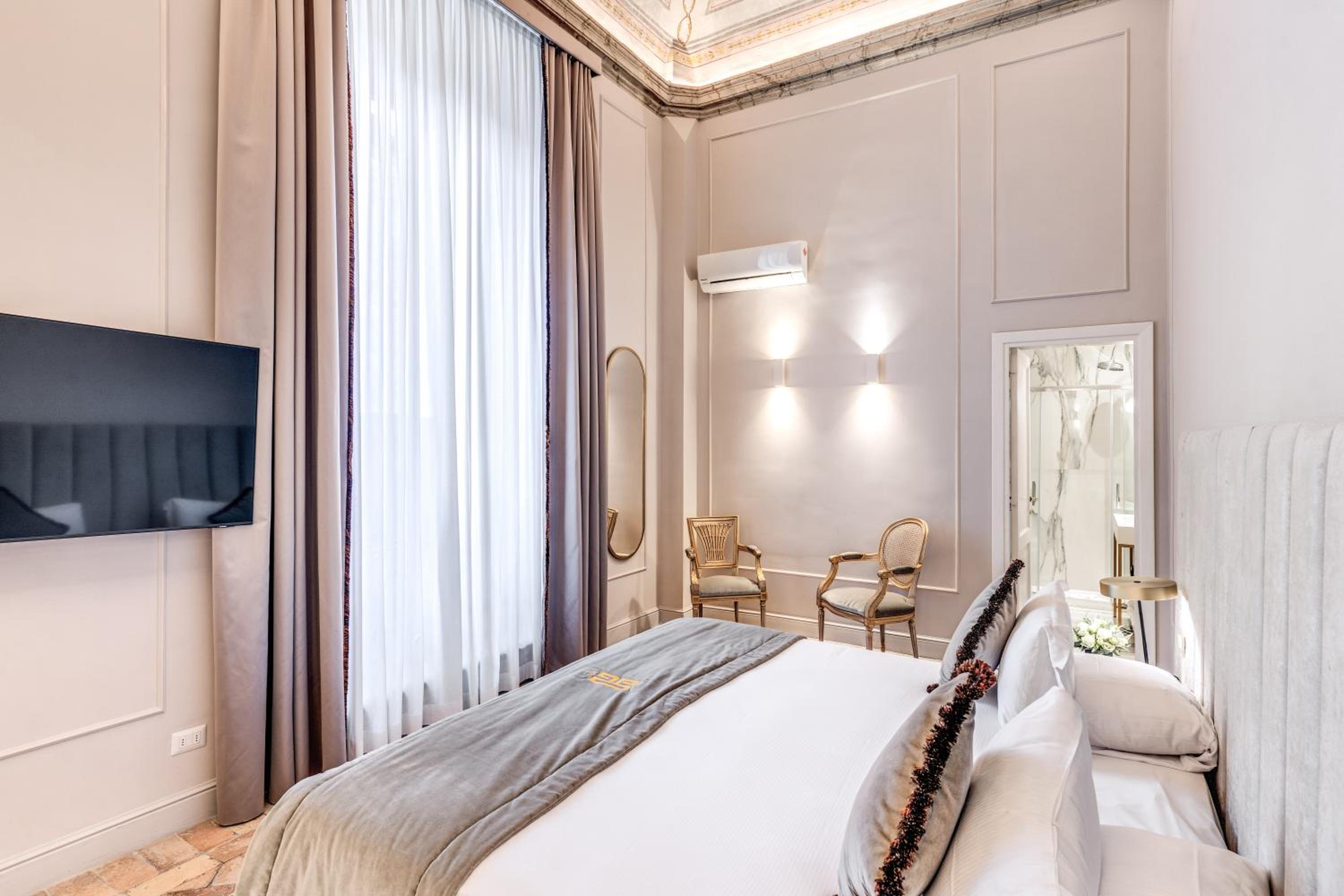 Deluxe King Suite