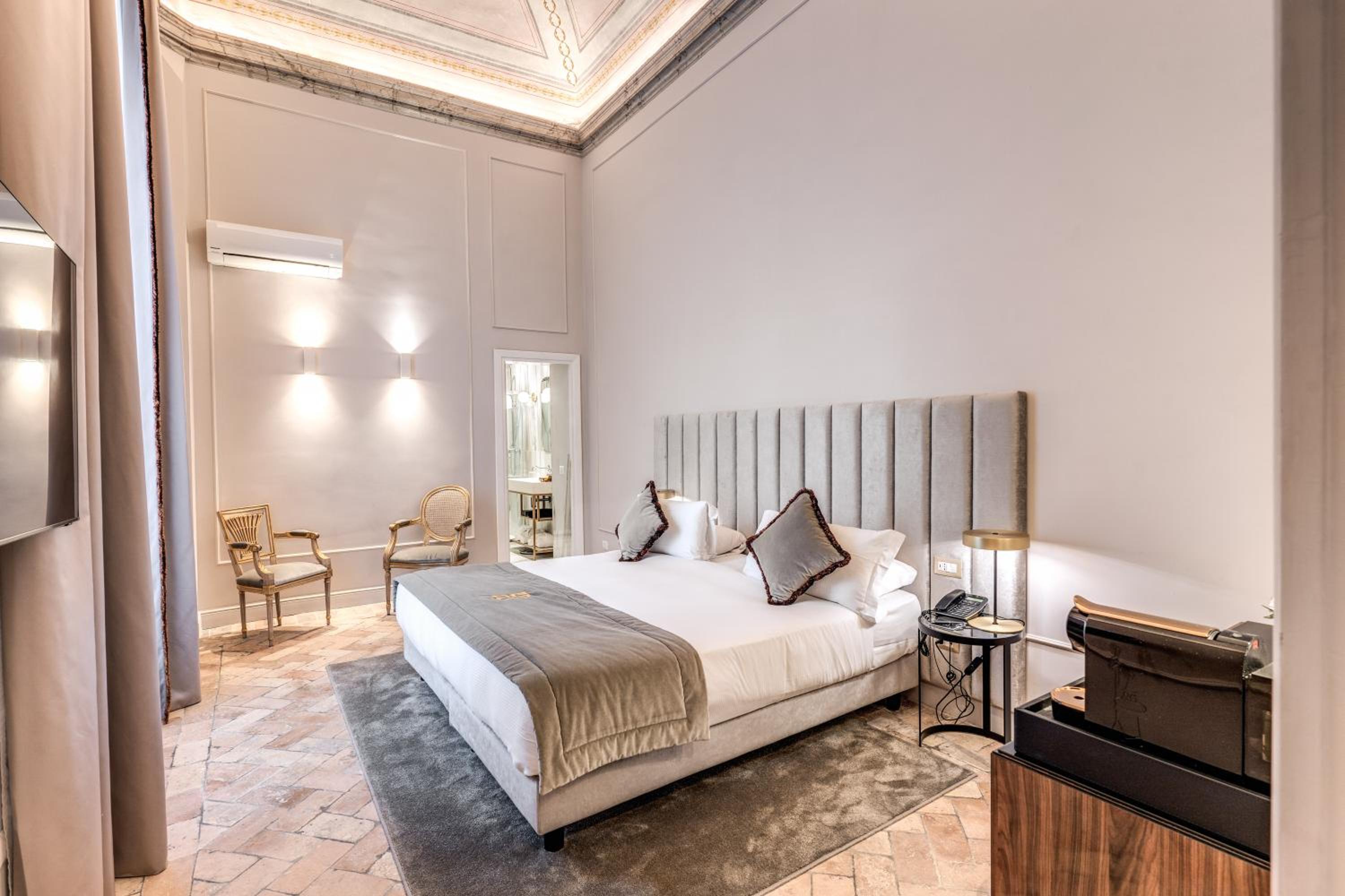 Deluxe King Suite