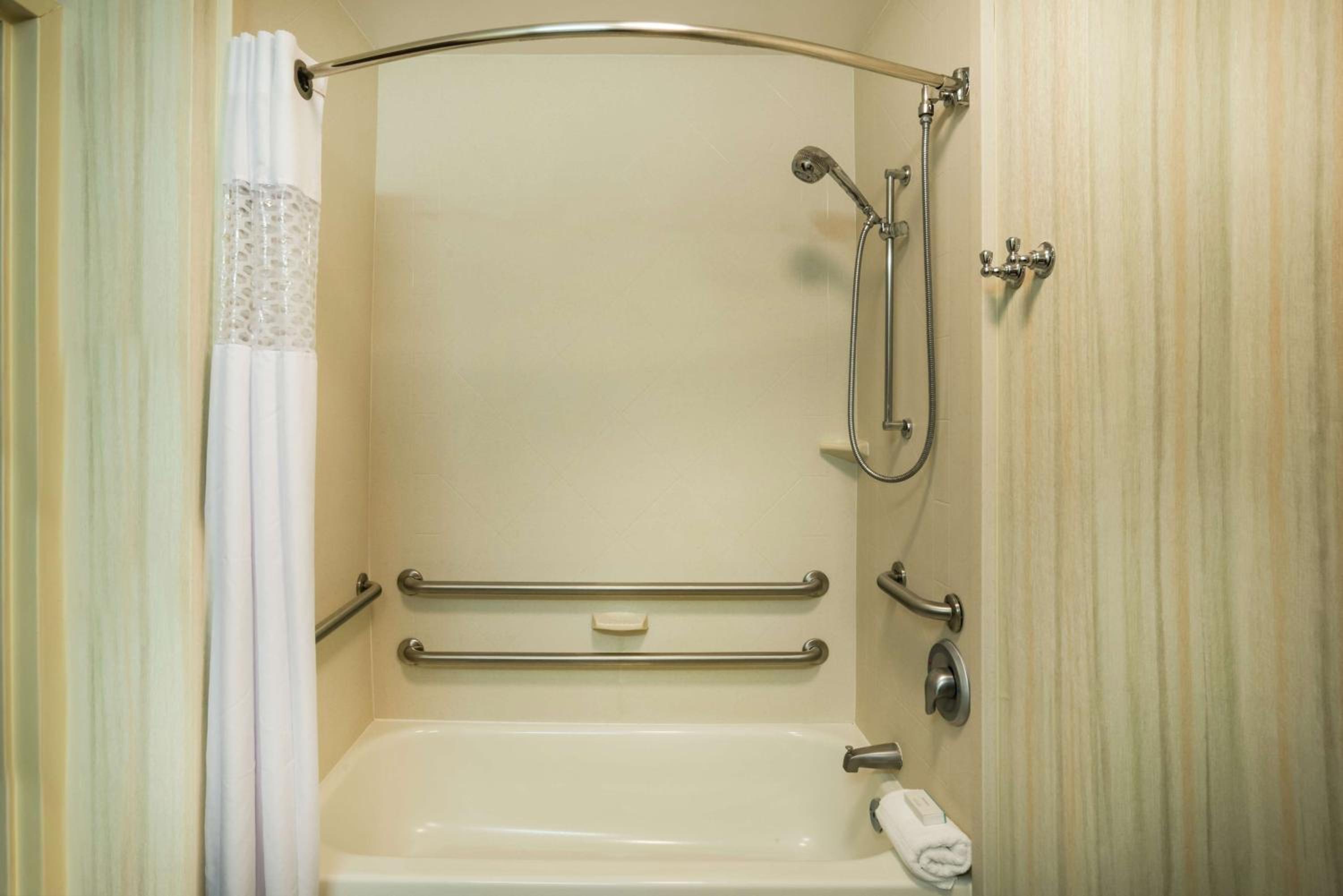 King Room With Accessible Tub - Mobility And Hearing Access/Non-Smoking - Photo 2