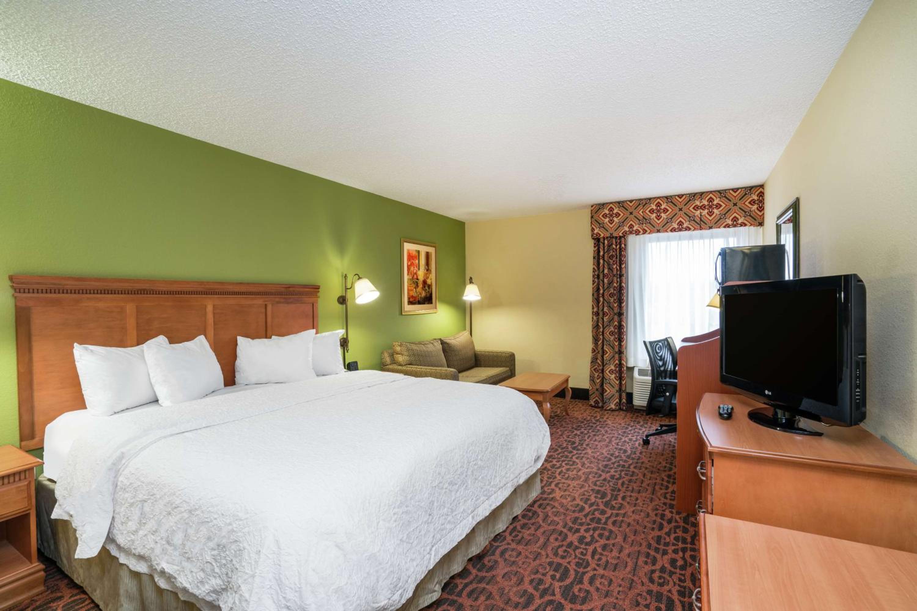King Room With Sofa Bed - Hearing Accessible/Non-Smoking - Photo 2