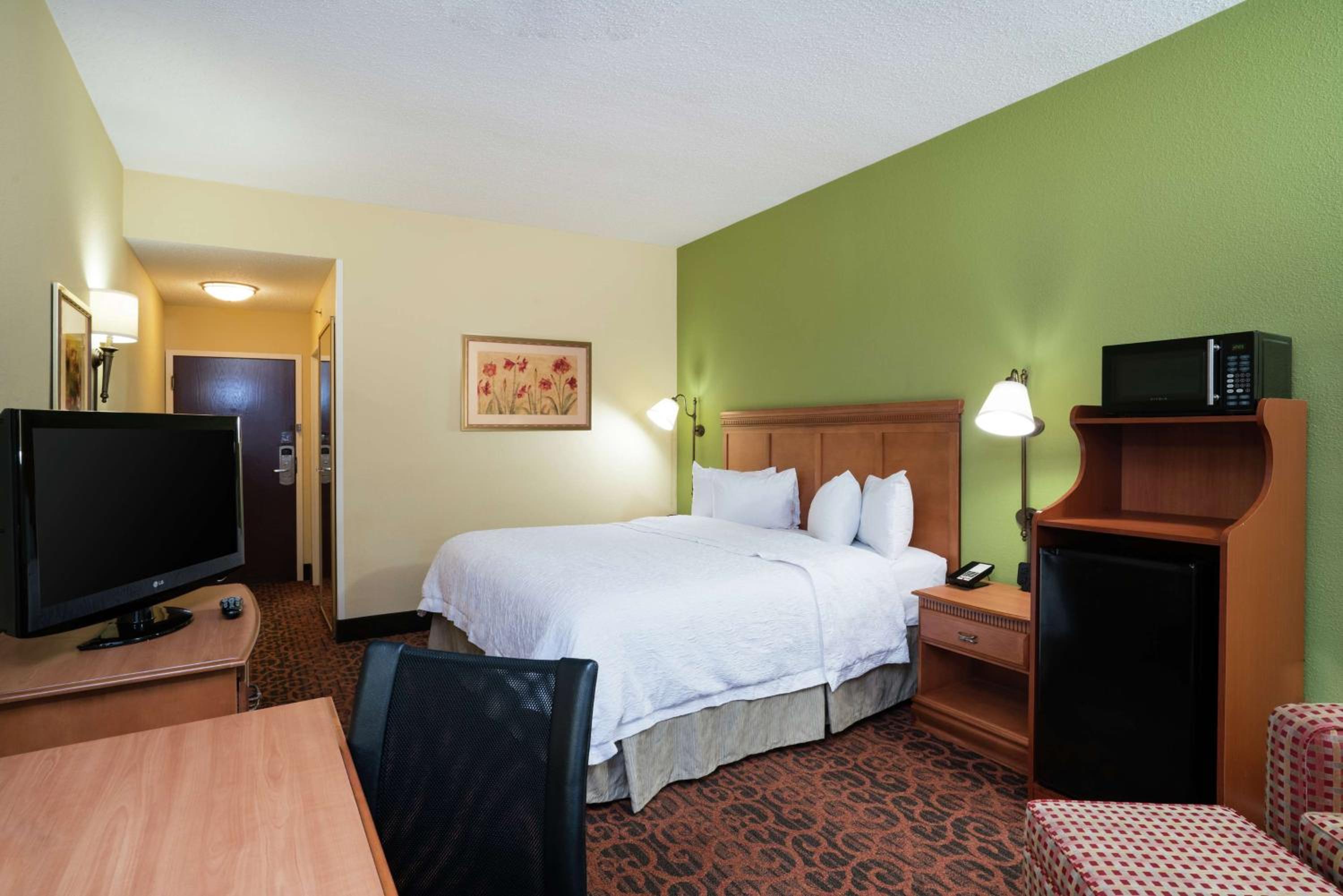 King Room - Non-Smoking - Photo 2
