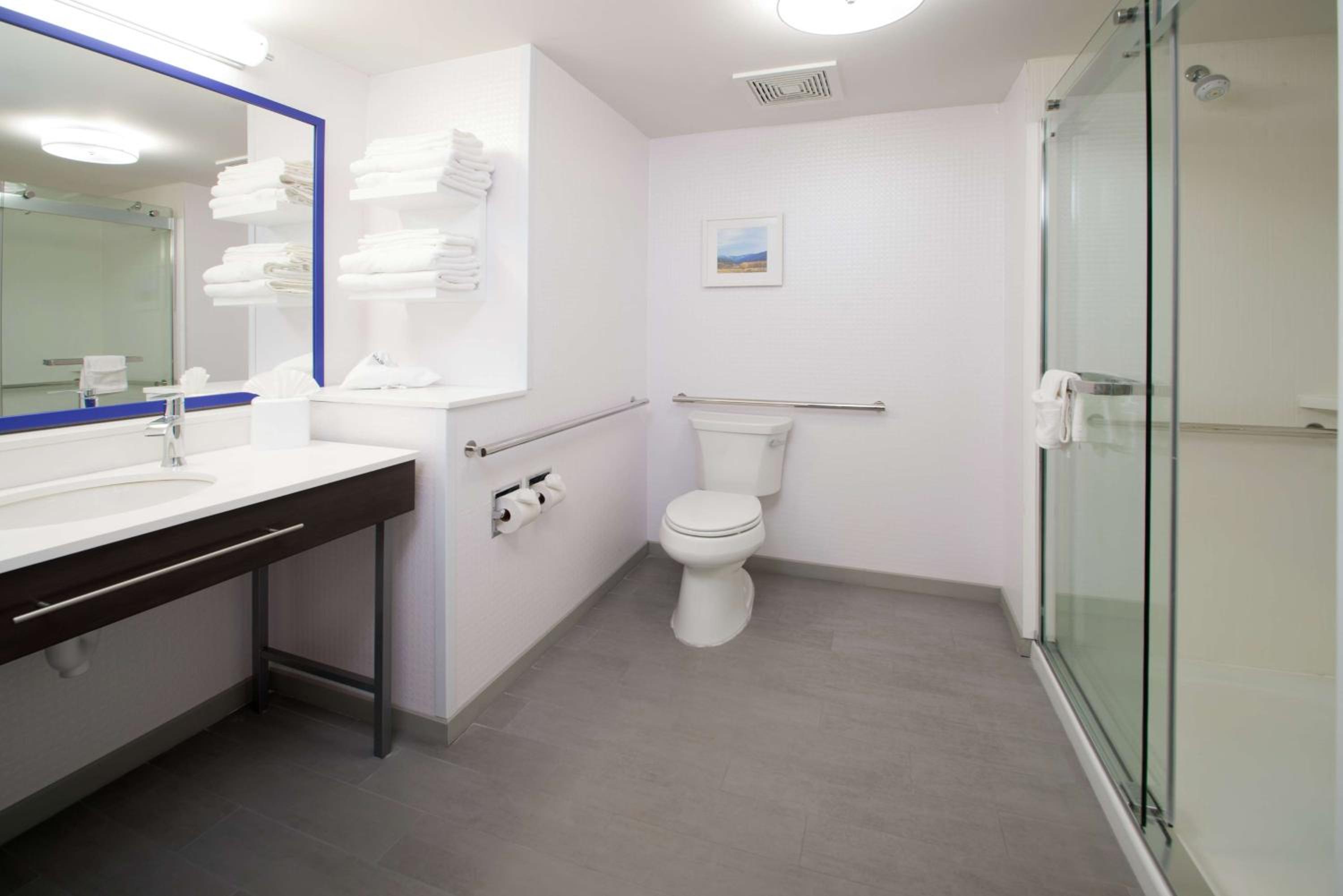 King Room Mobility and Hearing Access/Non-Smoking - Photo 3