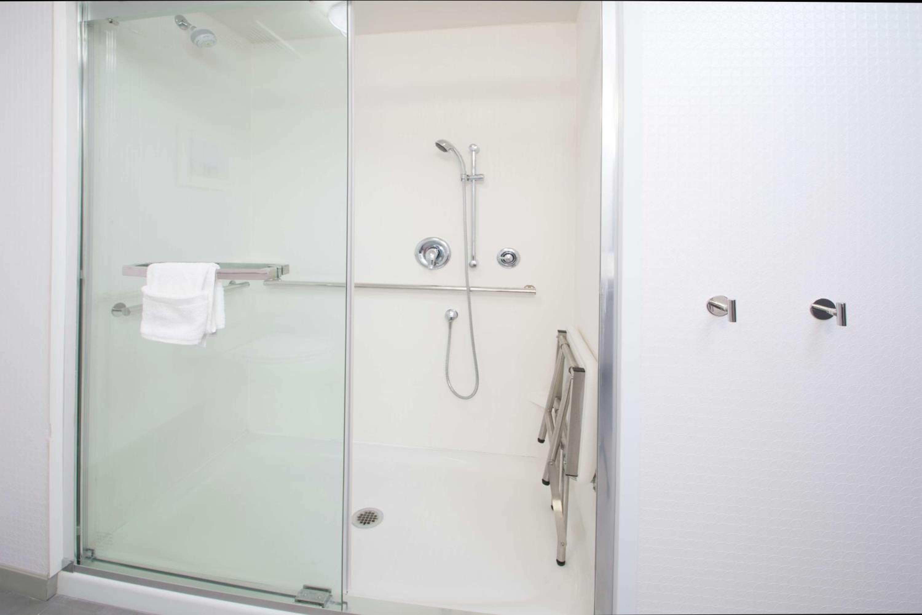 King Room Mobility and Hearing Access/Non-Smoking - Photo 5