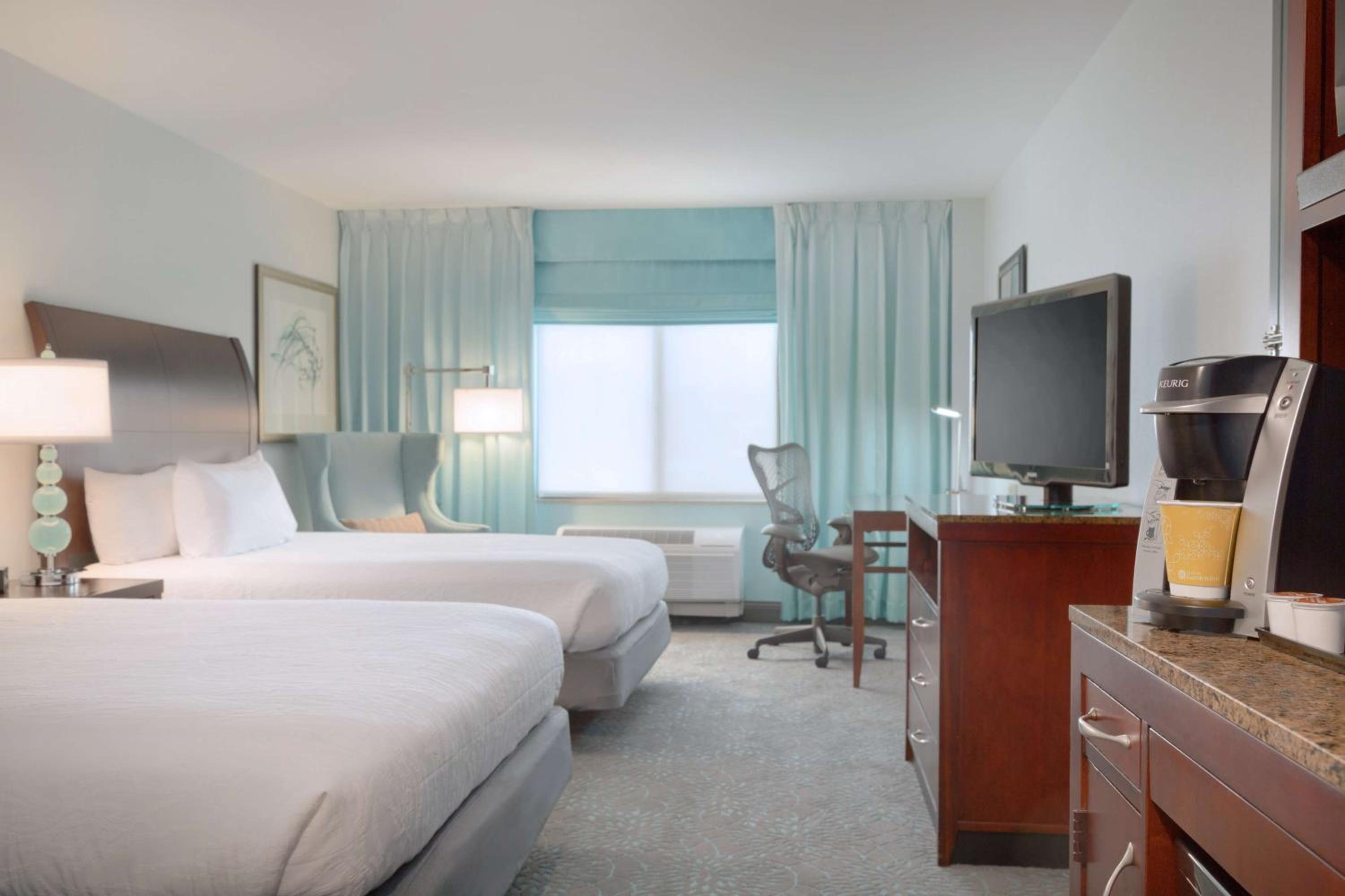 Queen Room with Two Queen Beds - Photo 3