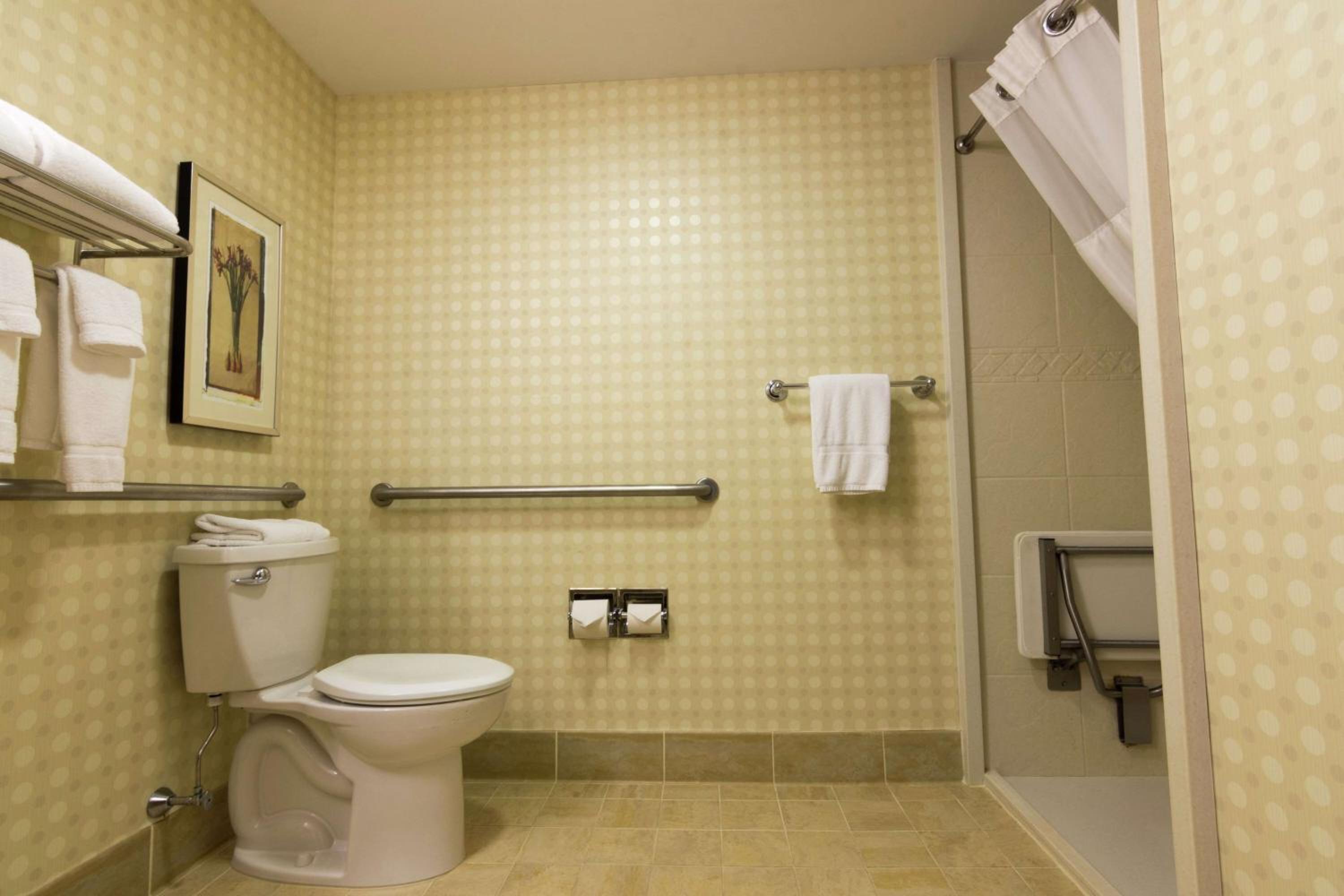 King Room - Mobility and Hearing Access - Photo 4
