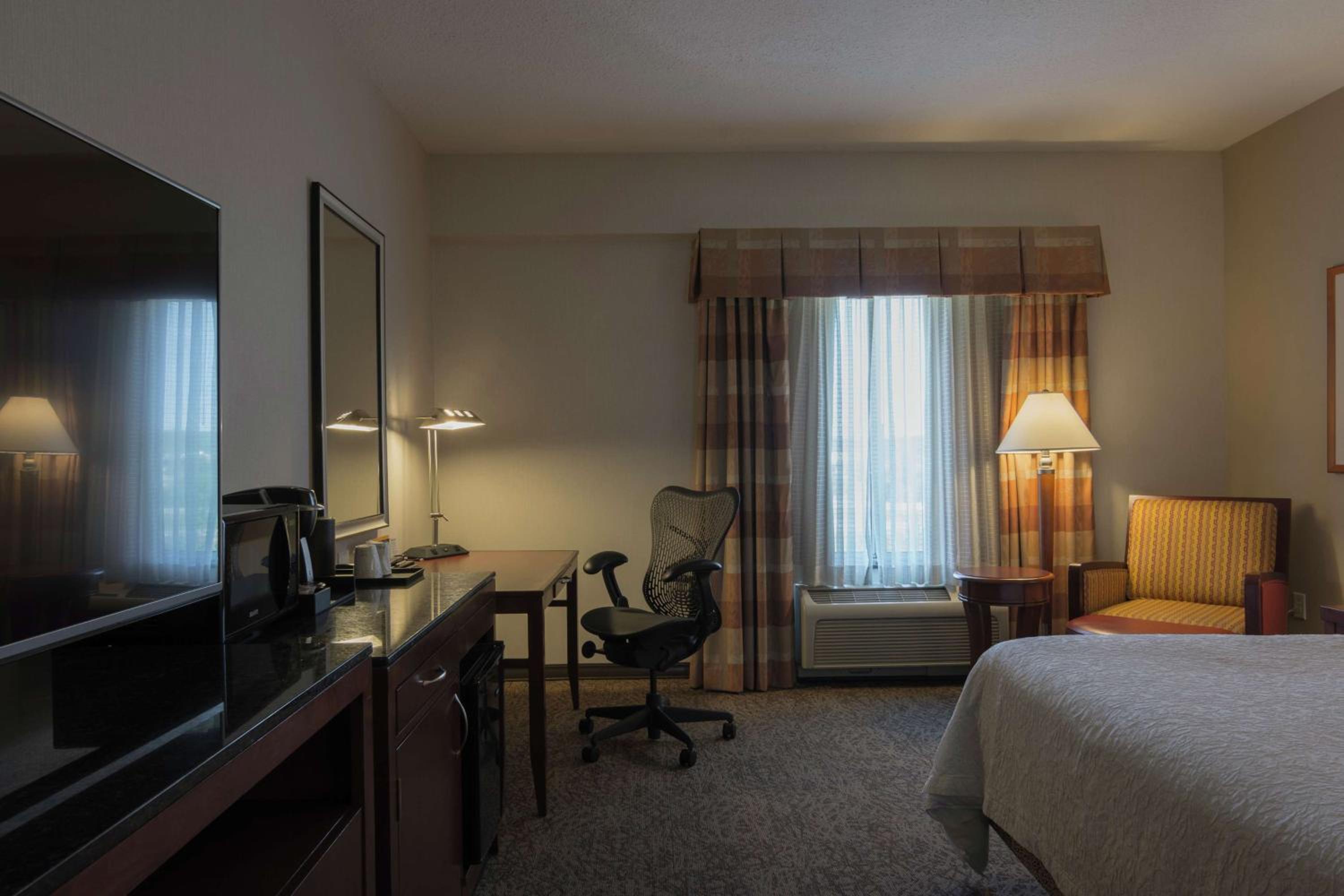 King Room - Mobility and Hearing Access - Photo 3