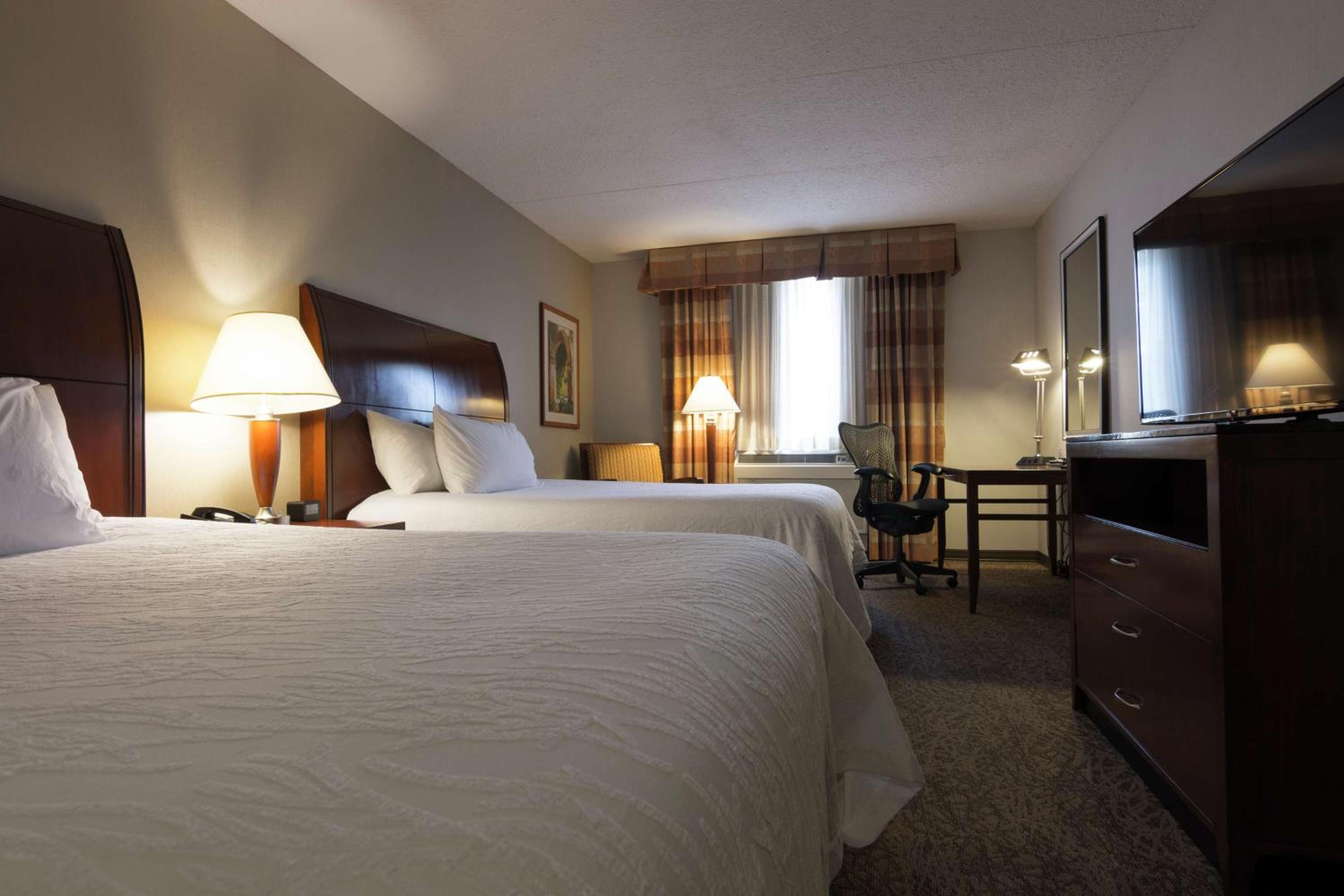 Queen Room with Two Queen Beds - Photo 3
