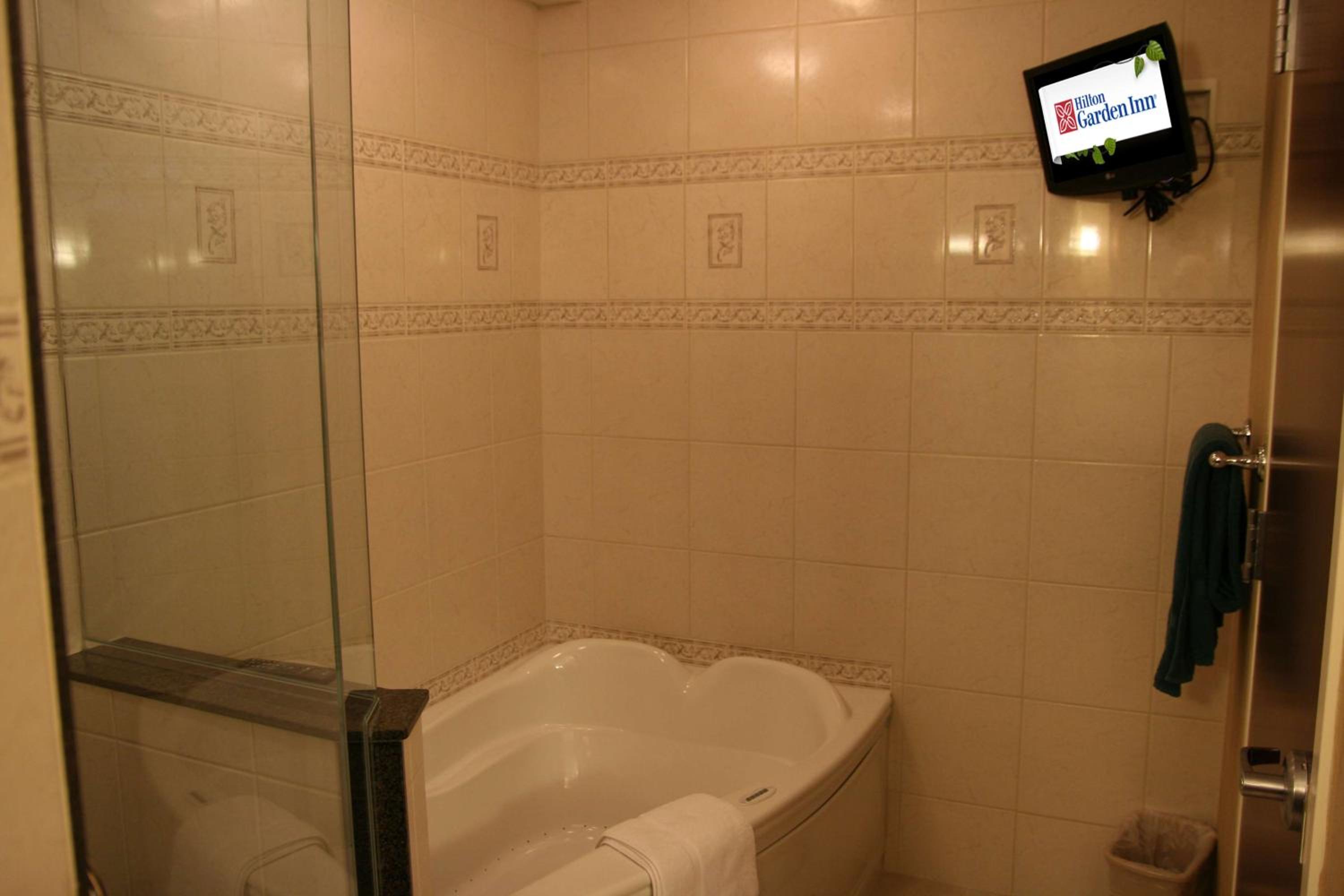 Deluxe King Suite - Photo 3