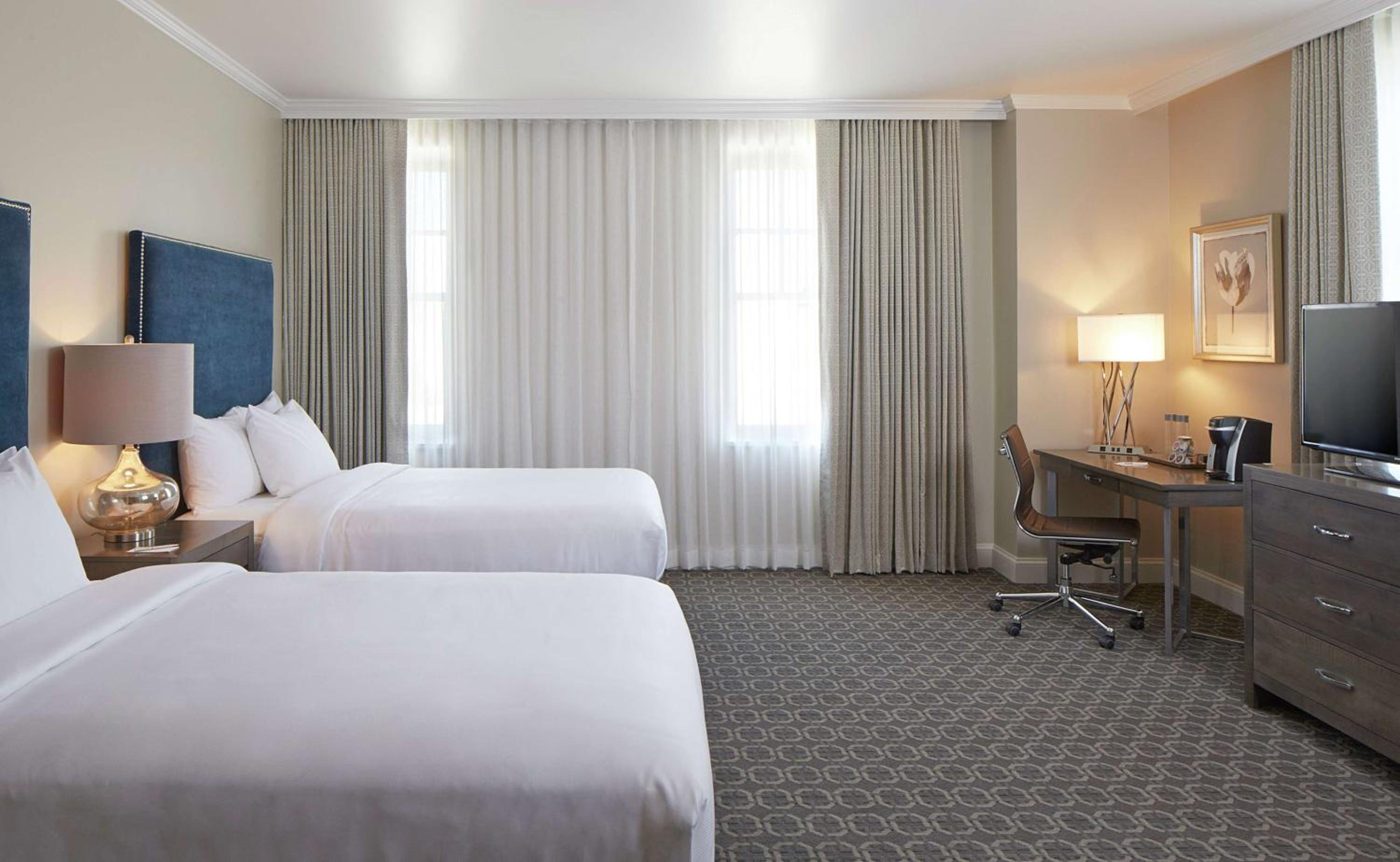 Corner Room with Two Double Beds - Photo 4