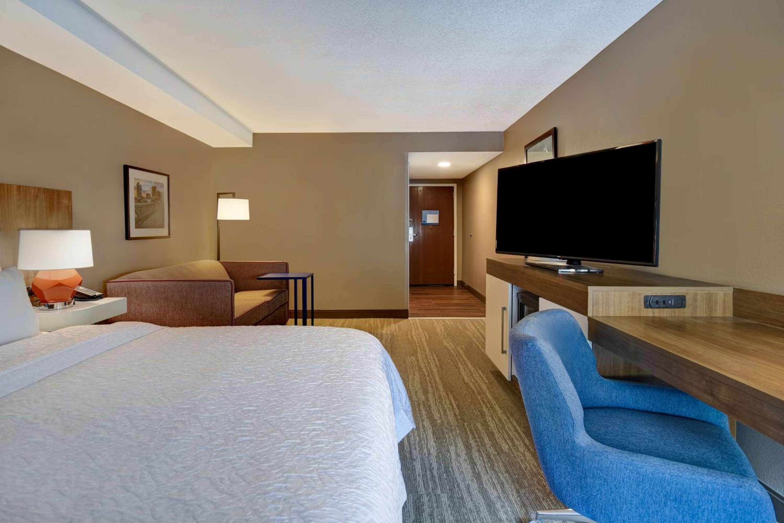 King Room - Non-Smoking - Photo 13
