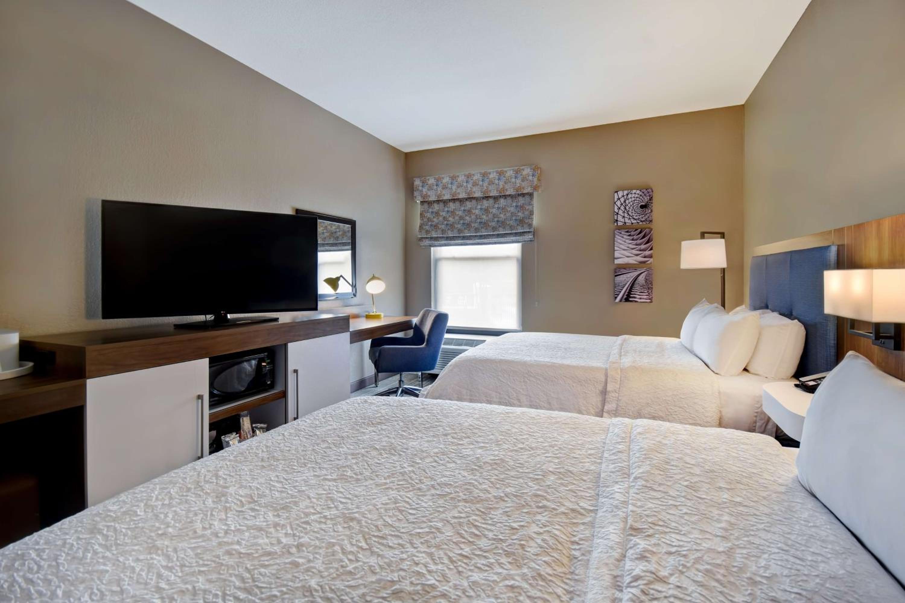 Room with Two Queen Beds - Non-Smoking - Photo 1